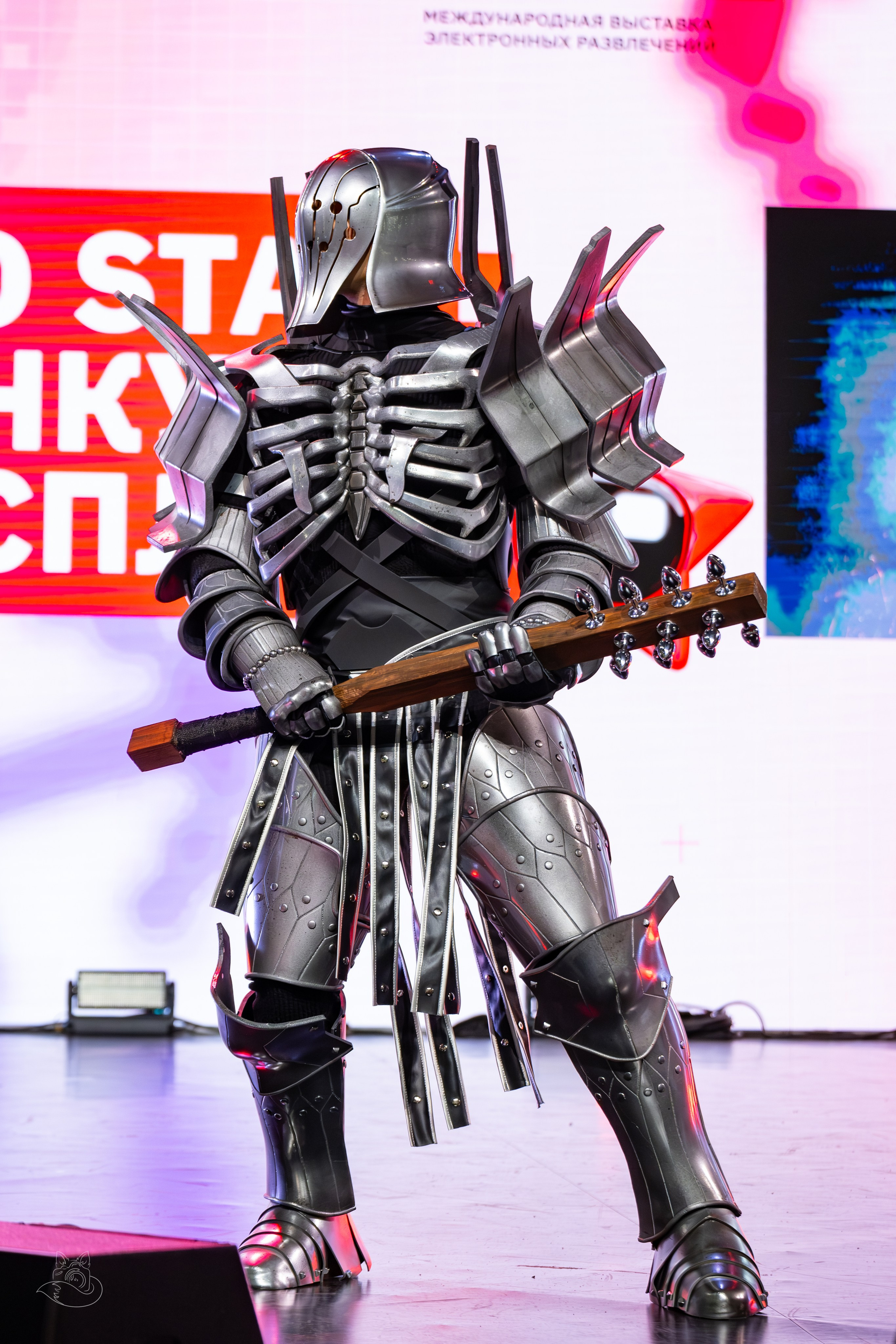 Сцена РЭД ЭКСПО 2024. Косплей фотограф