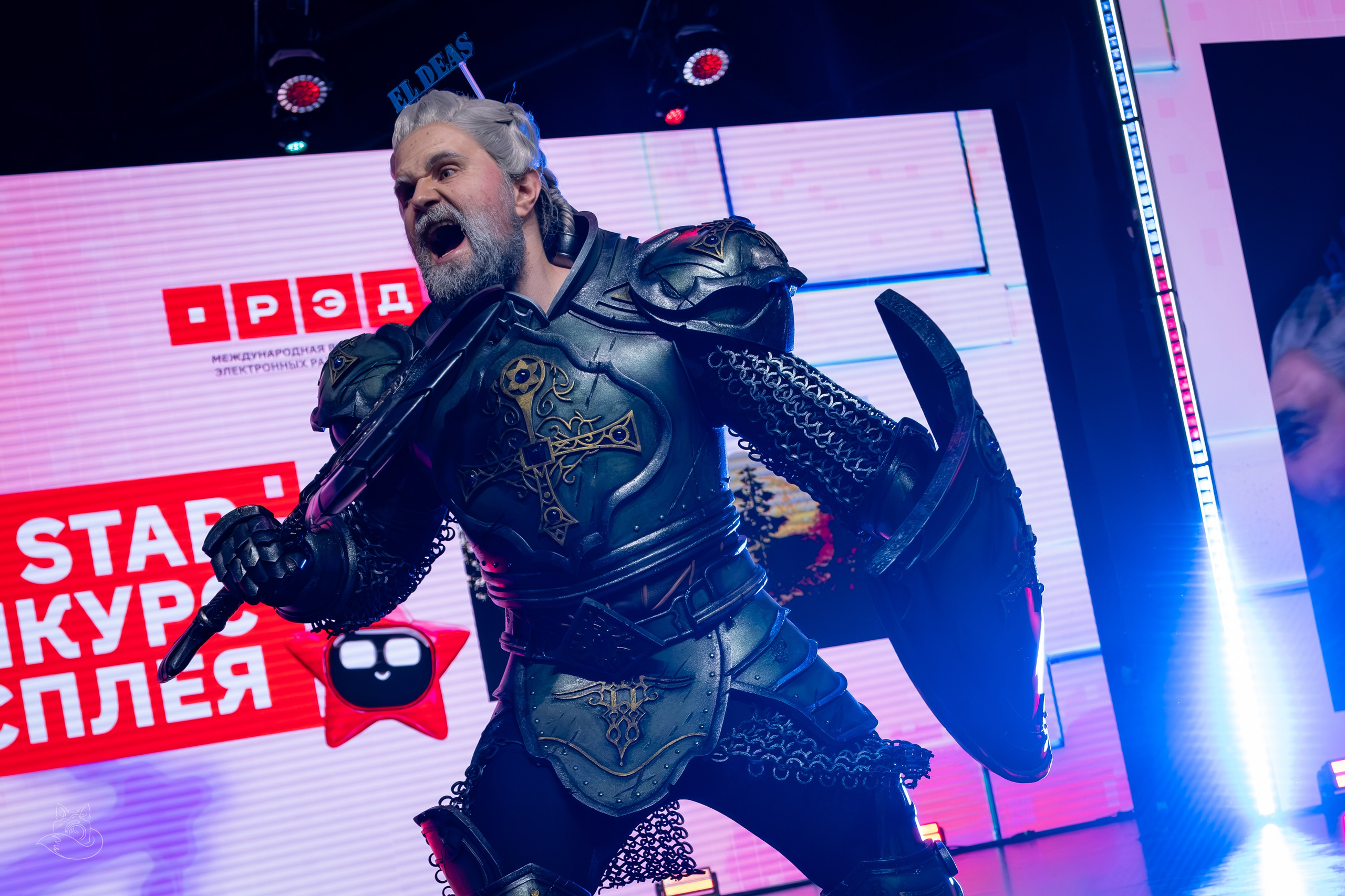 Сцена РЭД ЭКСПО 2024. Косплей фотограф