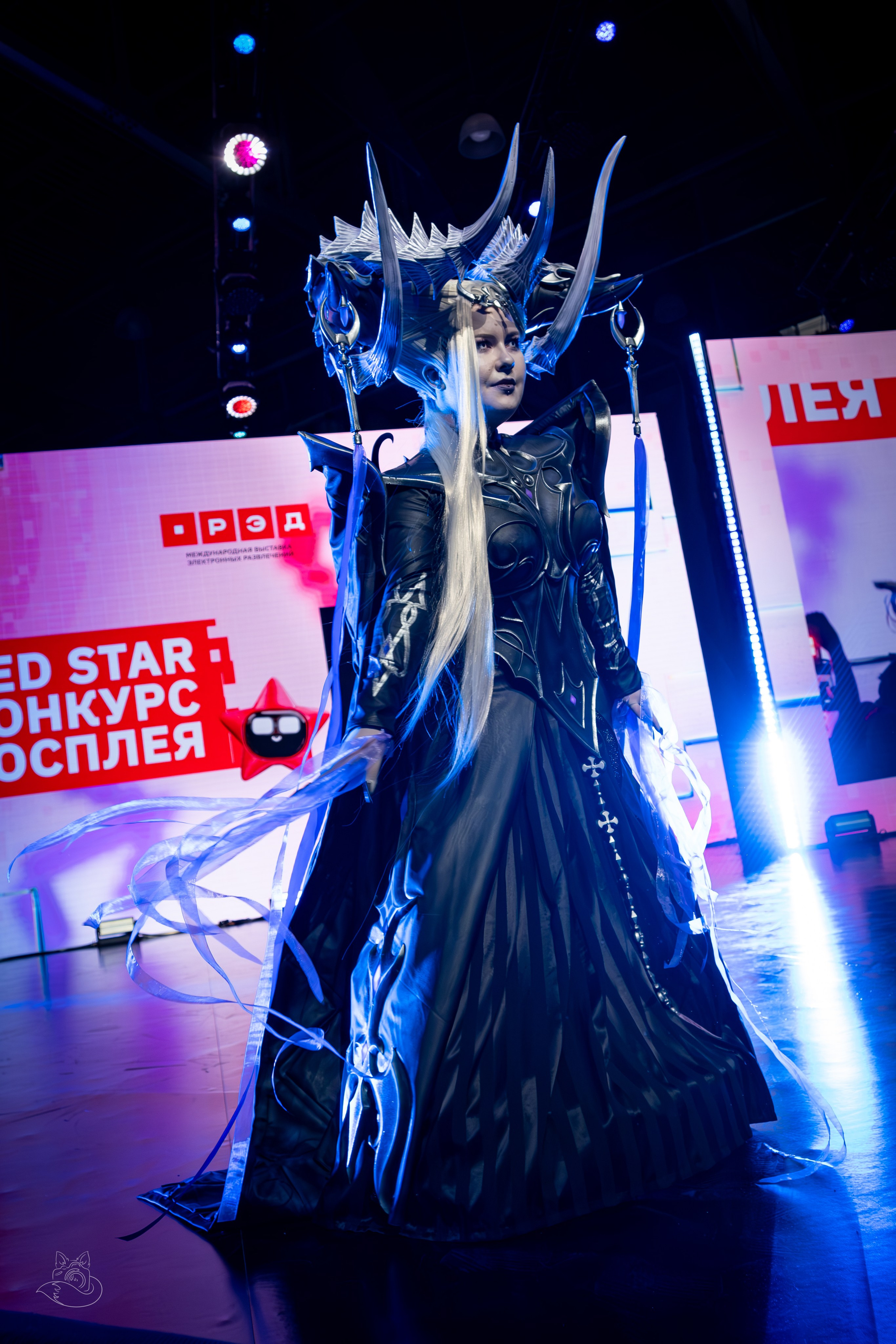 Сцена РЭД ЭКСПО 2024. Косплей фотограф