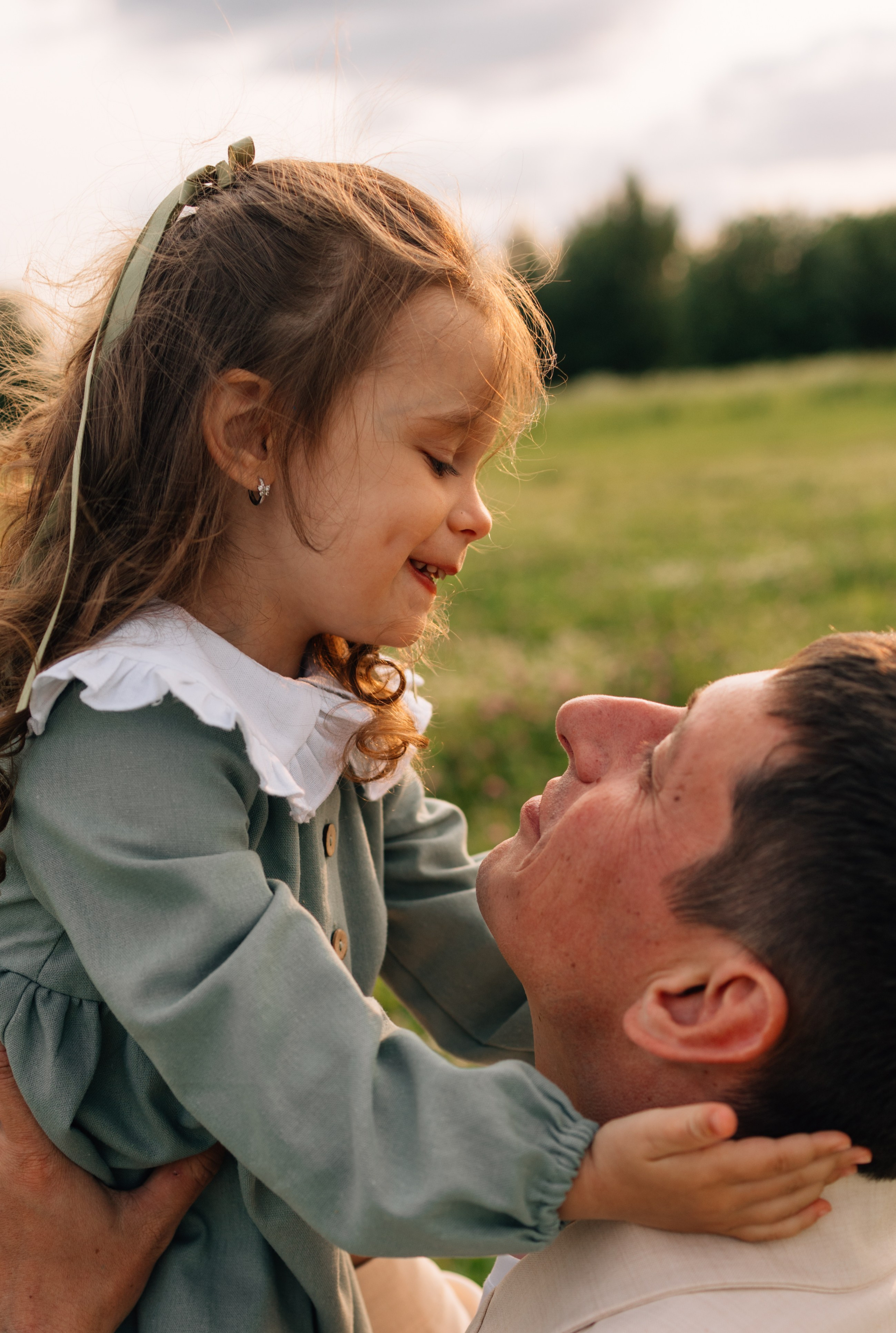 Анна, Марчелло, Настенька и Влада в поле. Фотограф Москва Светлана Кирюшина