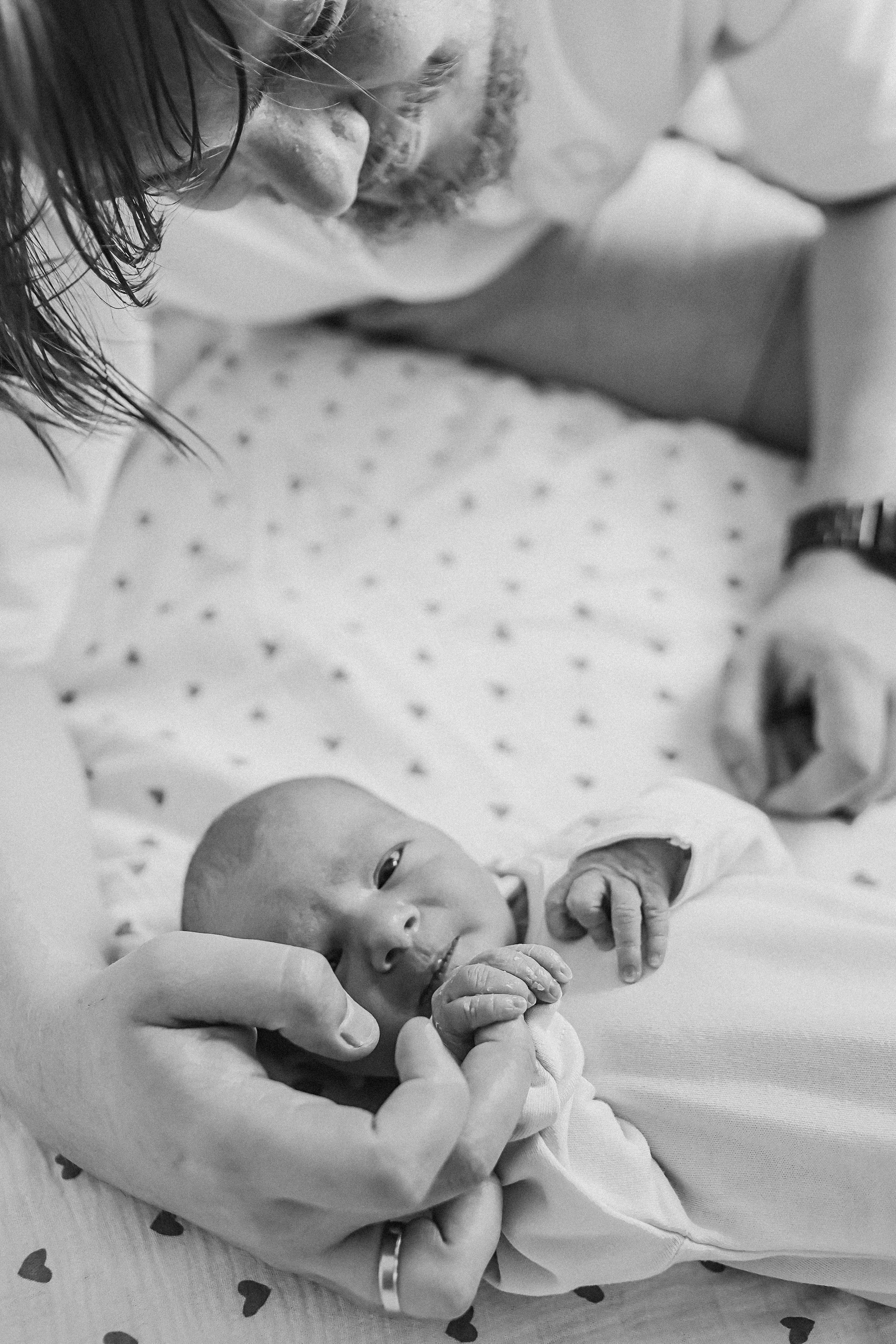 Выписка палата+внизу ПЦЭ. Семейный фотограф Тюмень, фотограф на роды Салмина Мария