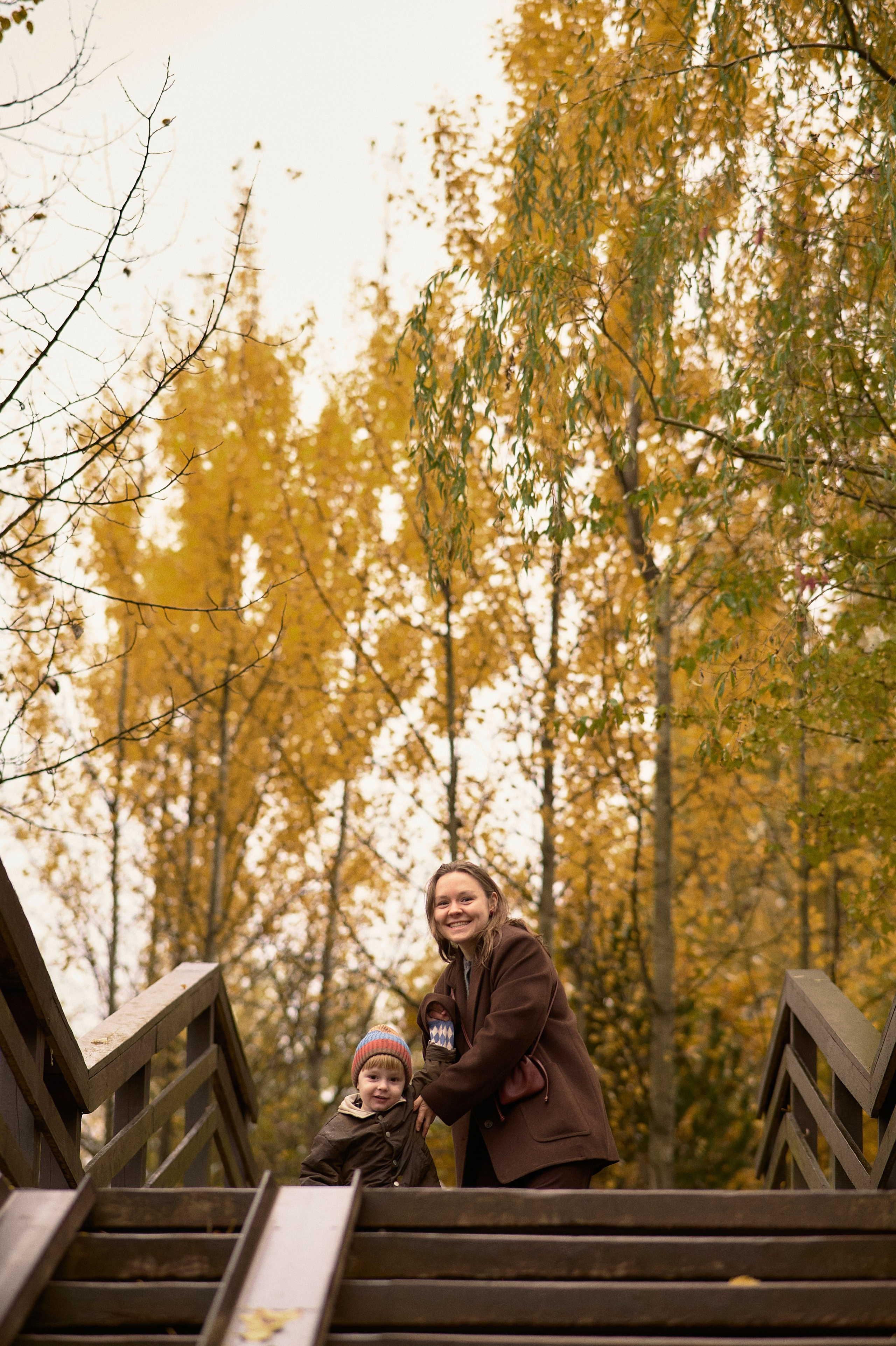 Света и Илюша под дождём. Семейный и свадебный lifestyle-фотограф в Москве Мария Петрова