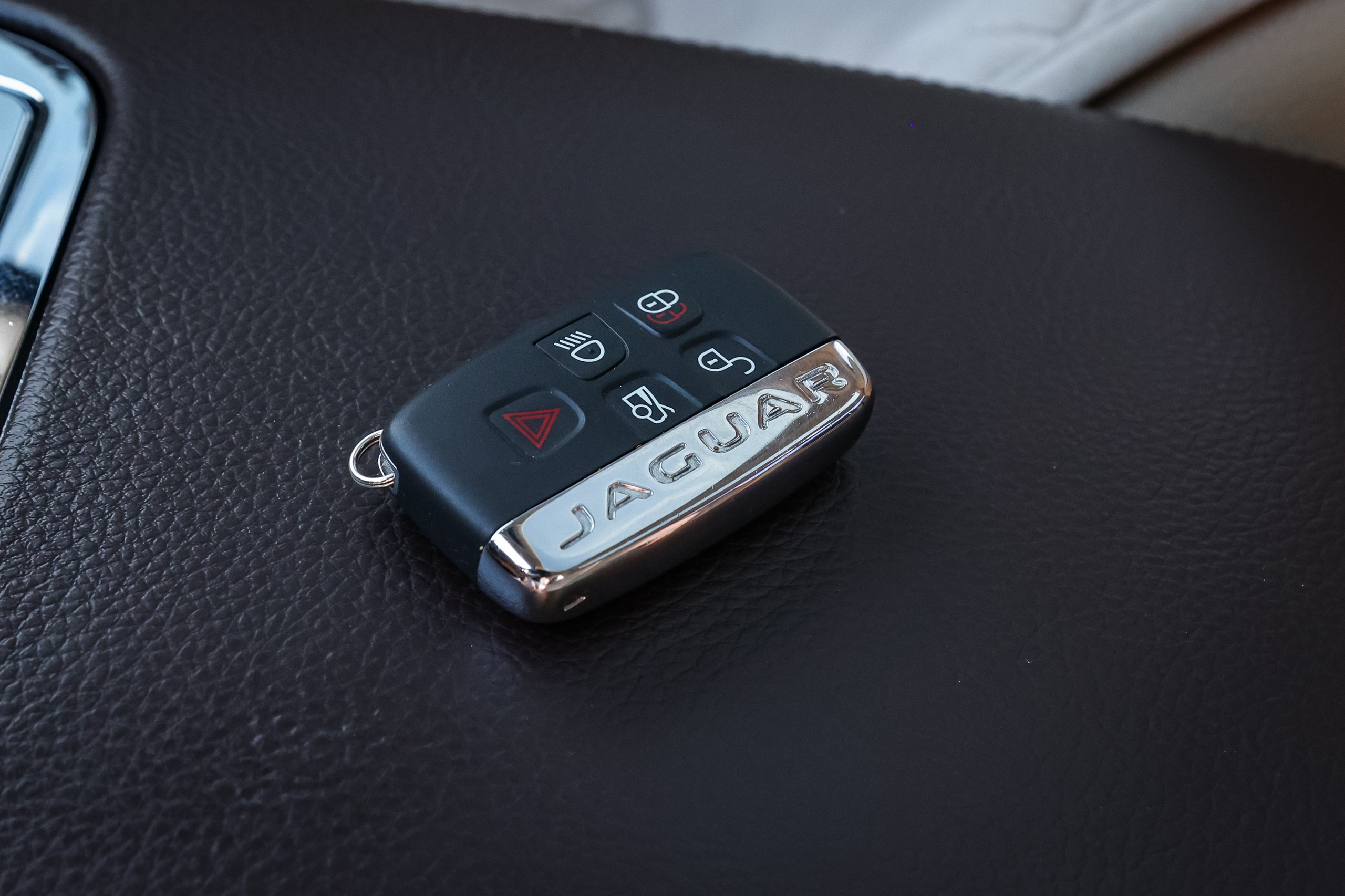 2017 JAGUAR XJ. Mixturecaptures