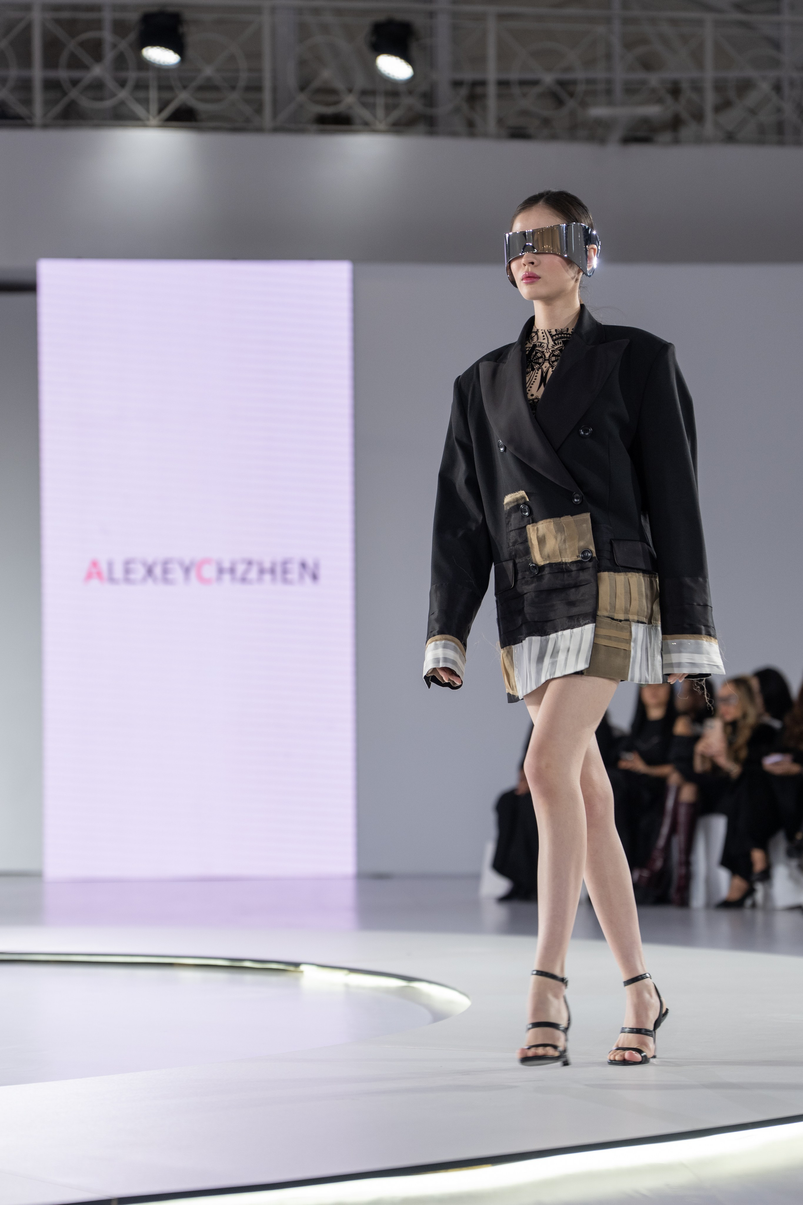 Дизайнер Alexey Czhen. Сайт Алматинского НЮ АРТ, будуар и фэшн фотографа Дениса Карпенко