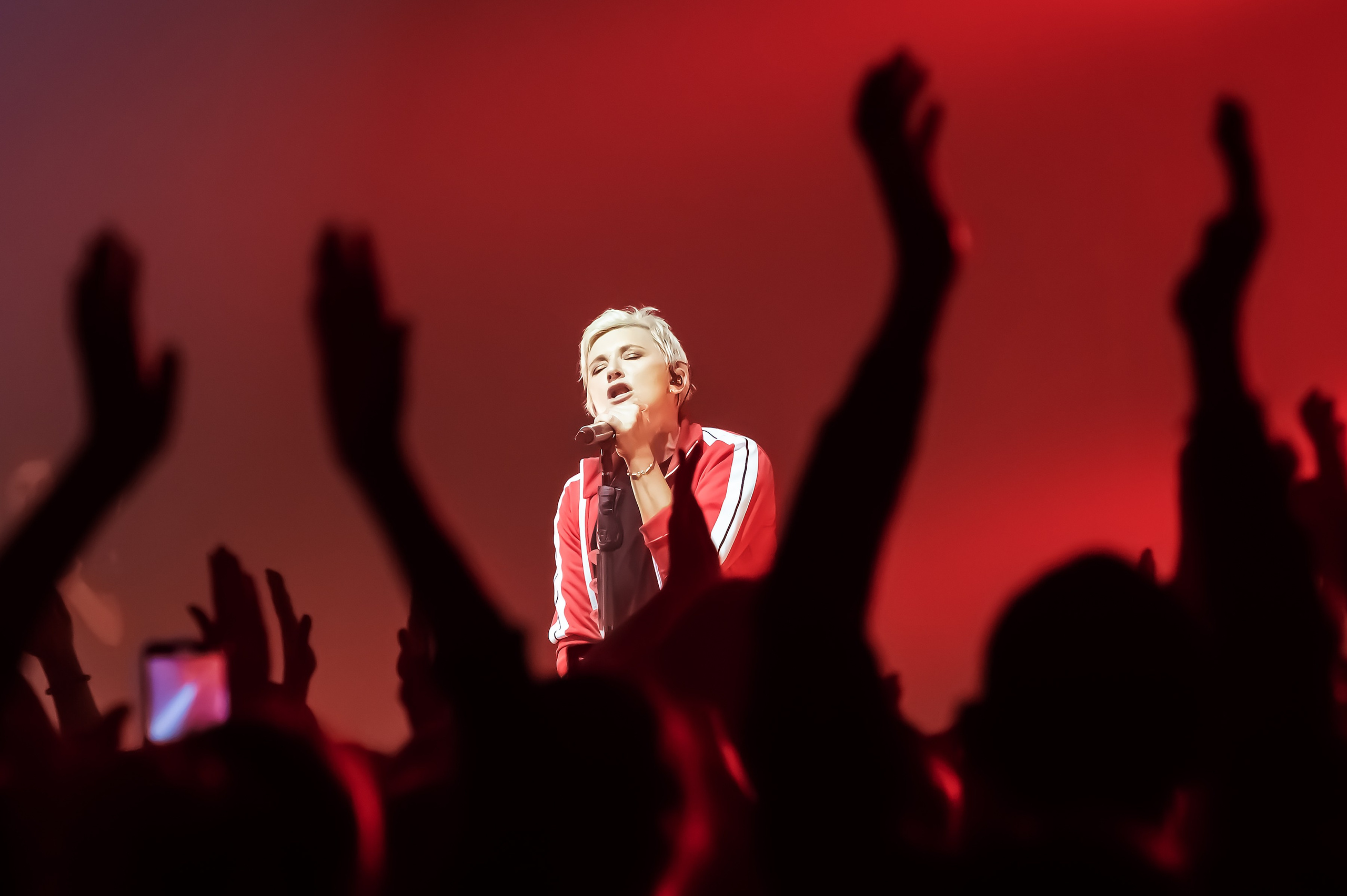 Концерт Арбениной. Репортажный, семейный и детский фотограф в Пензе и Заречном Арина Ермилова. Картины барельеф на заказ