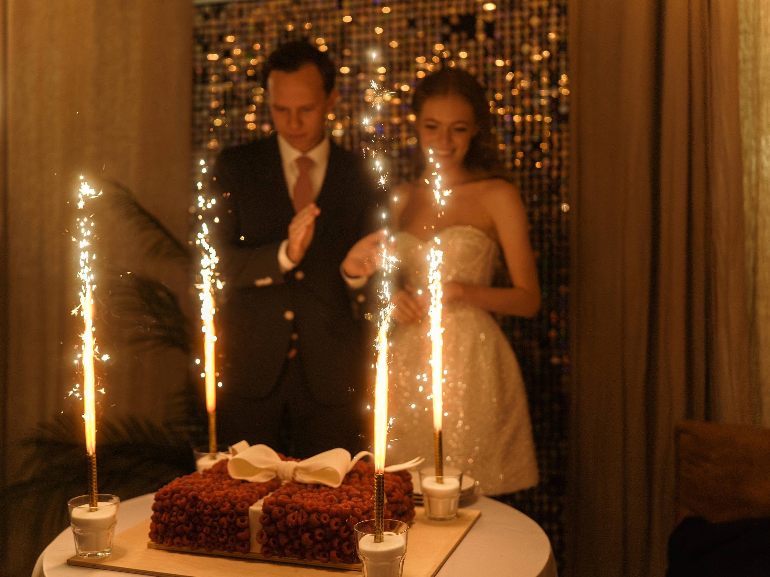 Арина и Илья — свадьба в Петербурге, цифра и плёнка. Свадебный фотограф Дмитрий Родионов — Санкт-Петербург и Ленинградская область