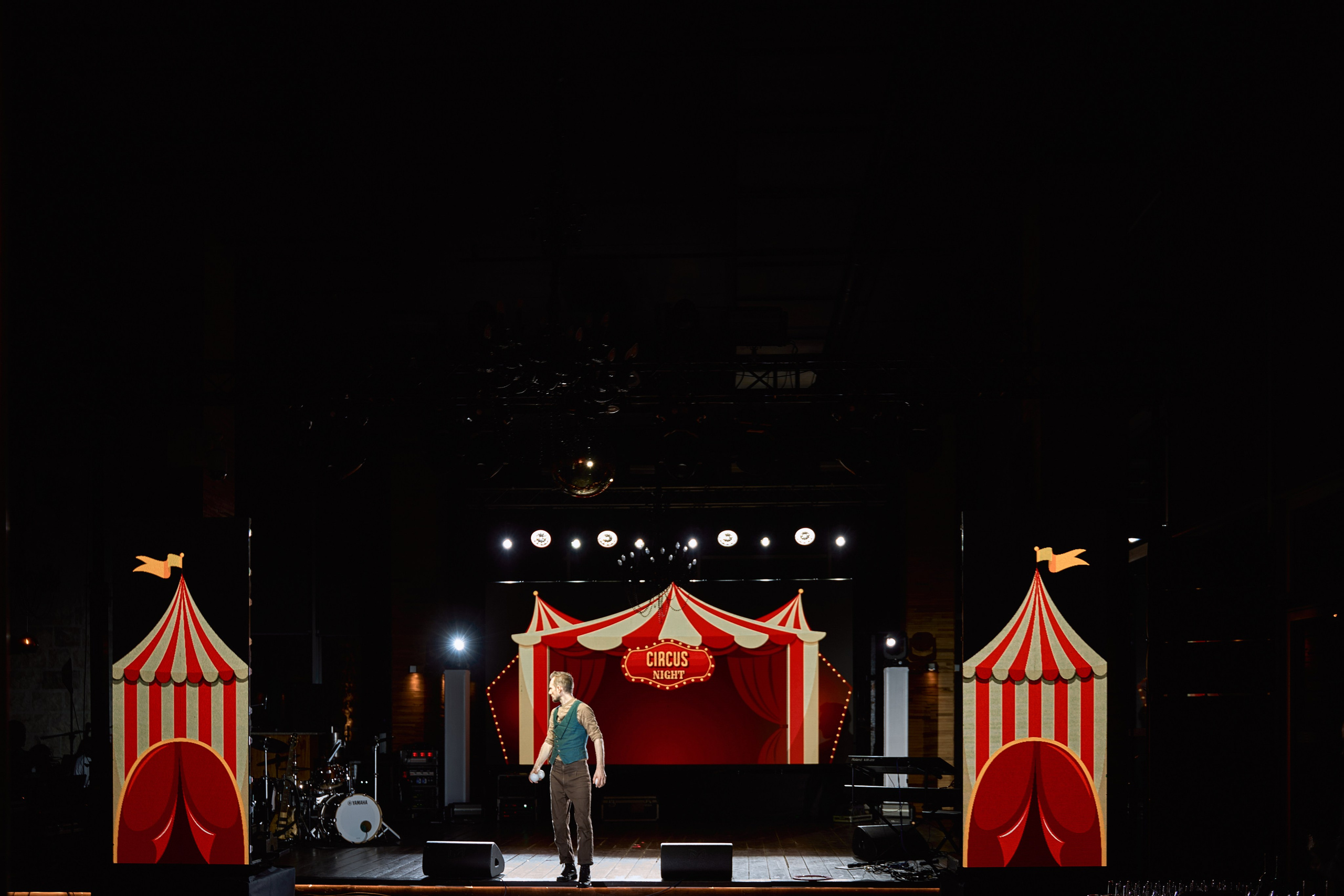 In the style of a circus big top. Wedding Photographer in Montenegro | Фотограф в Черногории