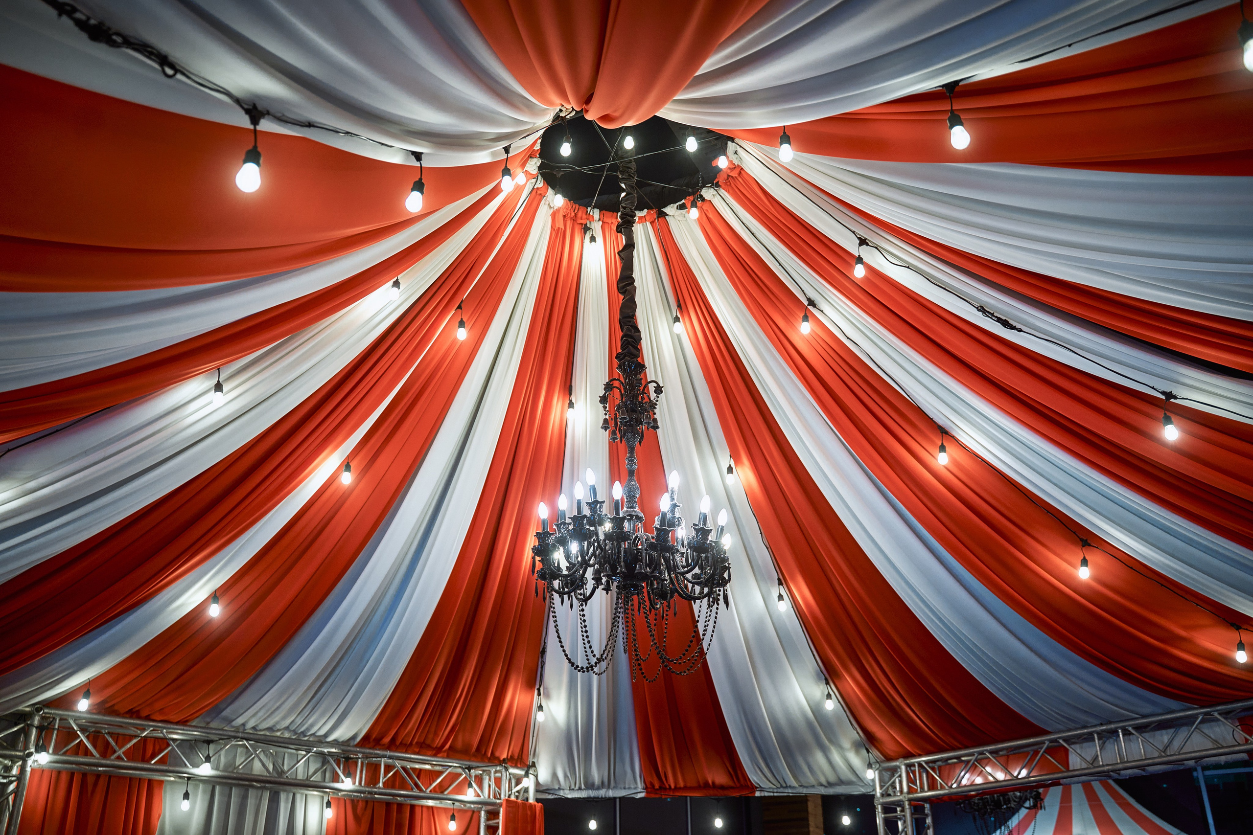 In the style of a circus big top. Wedding Photographer in Montenegro | Фотограф в Черногории