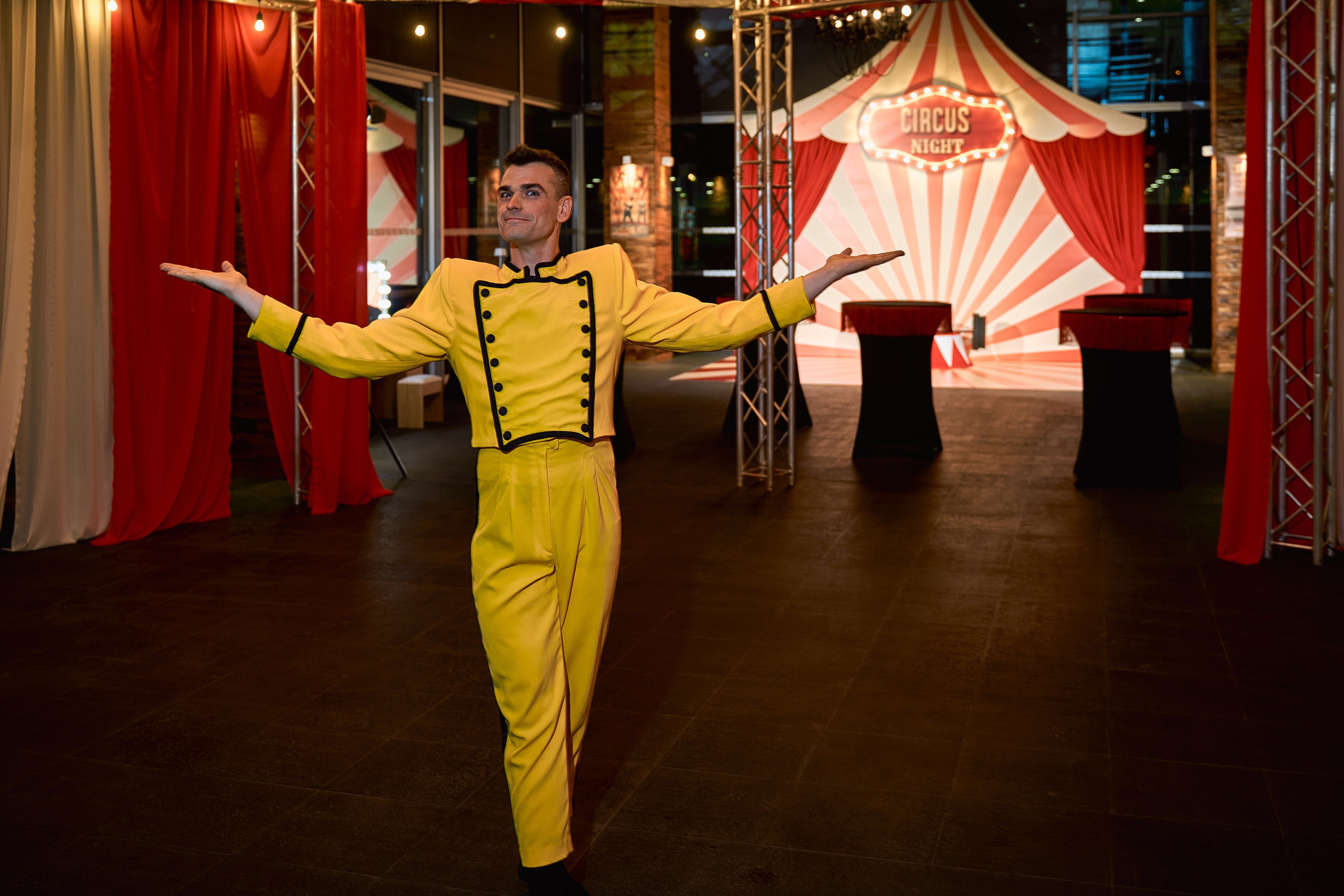 In the style of a circus big top. Wedding Photographer in Montenegro | Фотограф в Черногории