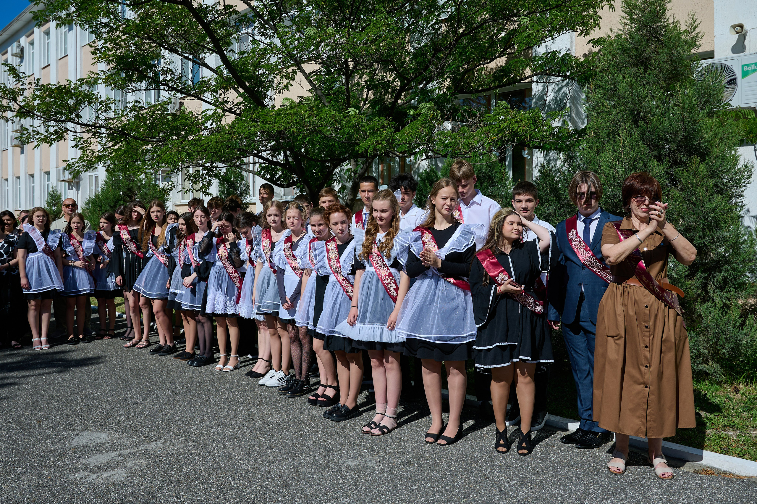 Последний звонок. Жизнь курорта Кабардинка в фотографиях