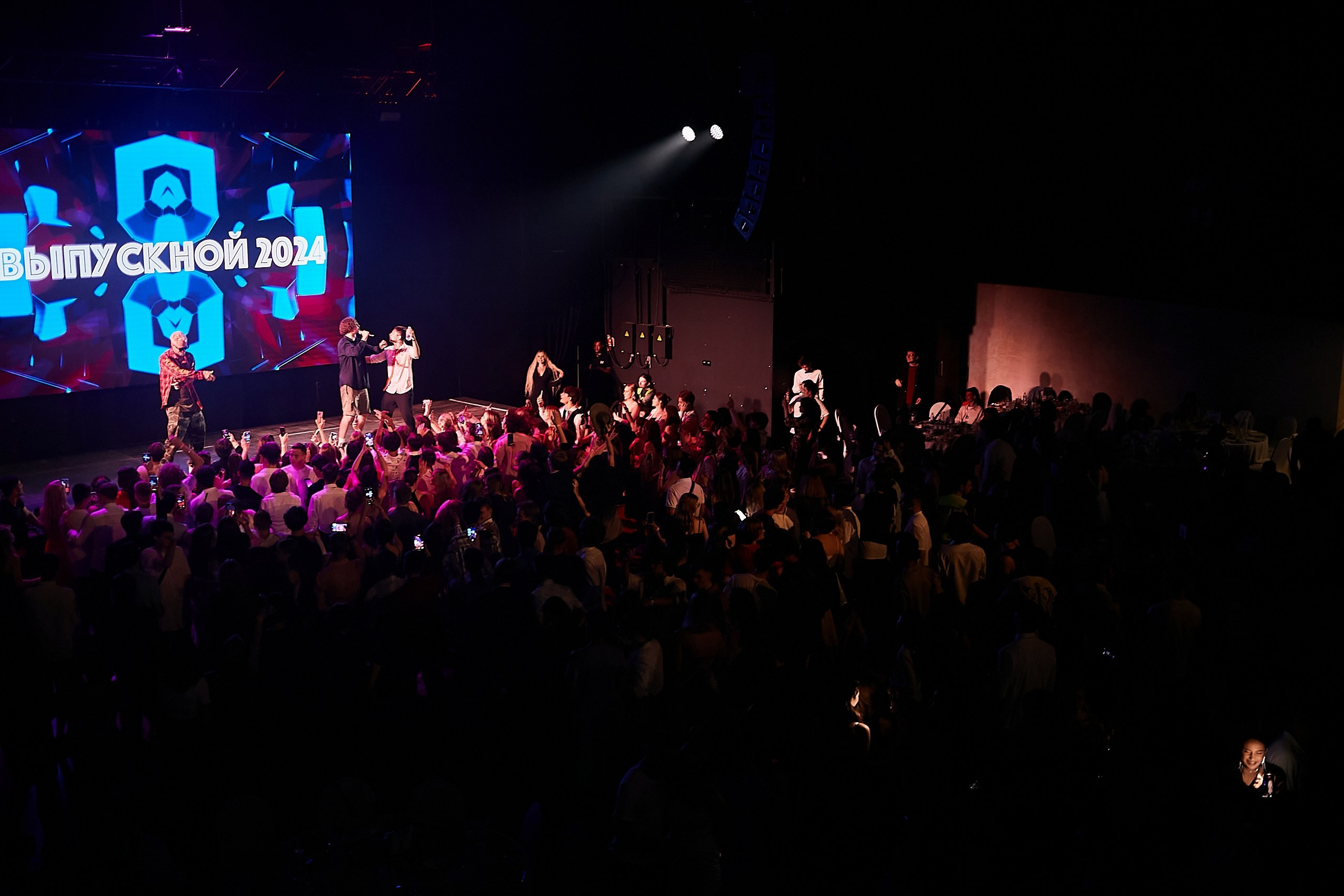 Выпускной 2024 концертный зал Академия ВТБ. Фотограф и Видеограф в Москве. Олег Корушев