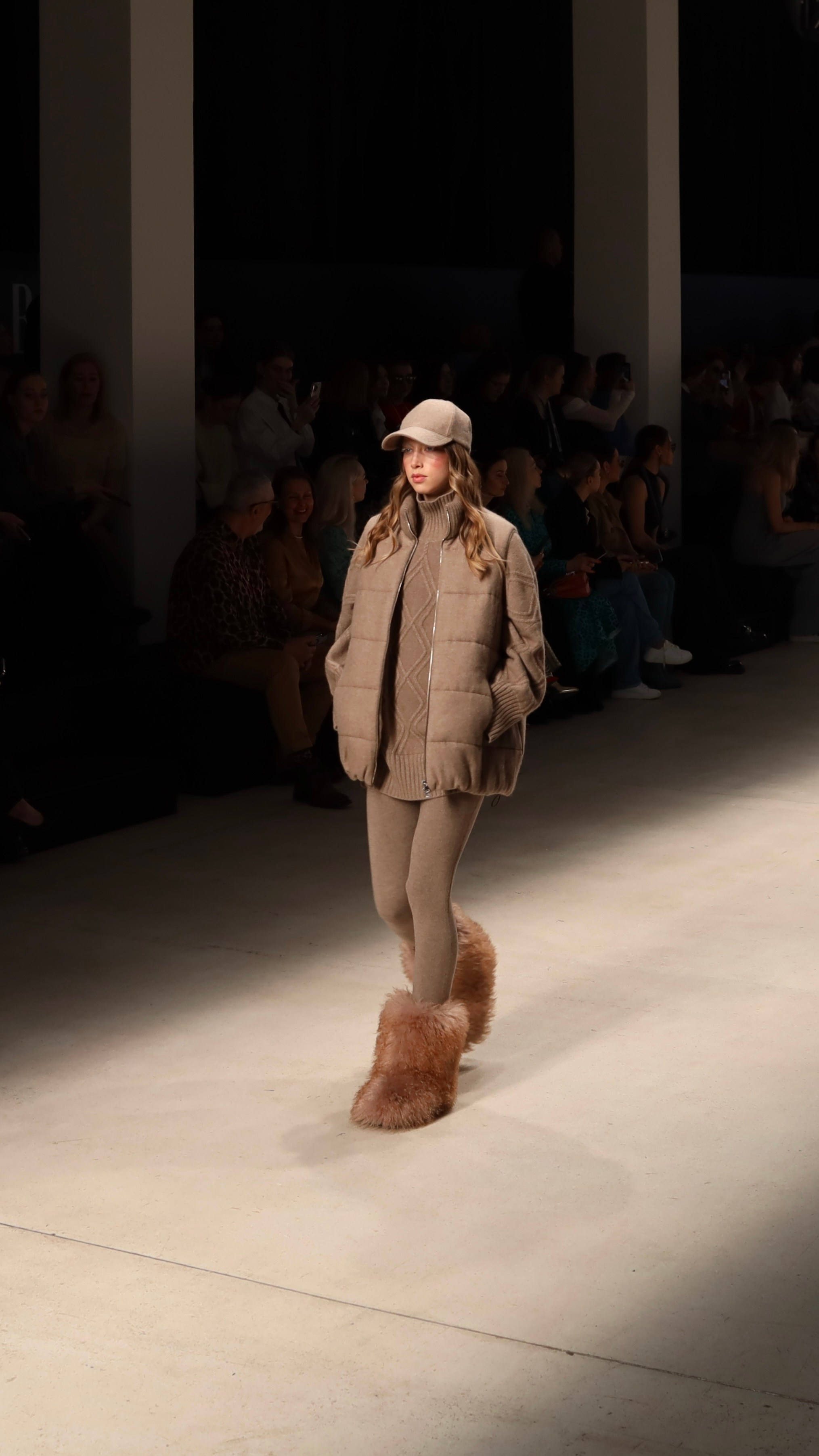 Съёмки модных показов. Фотограф в Москве — Рина Серёгина — съёмка в студии и репортаж