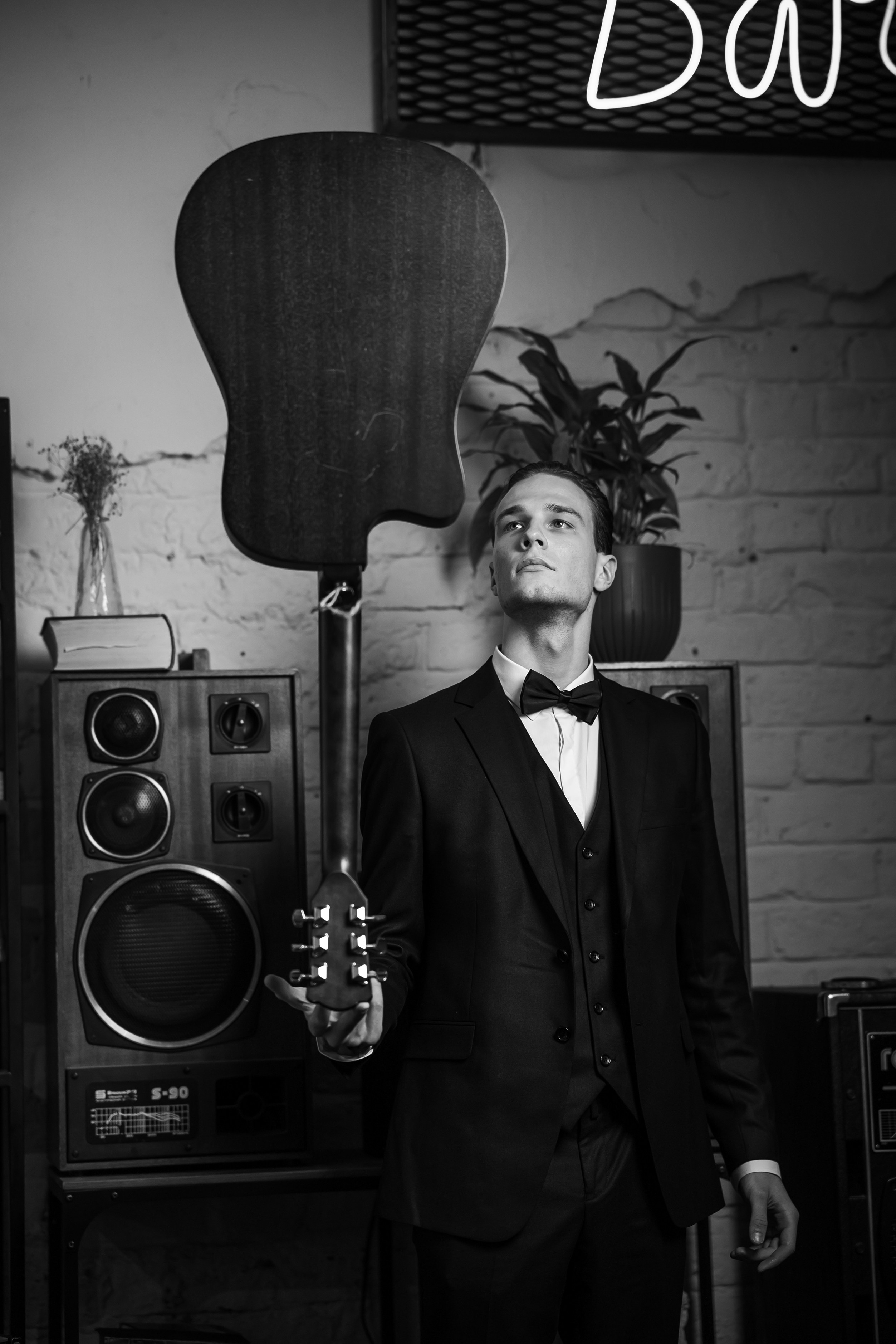 Студийная мужская фотосессия в нуарном стиле