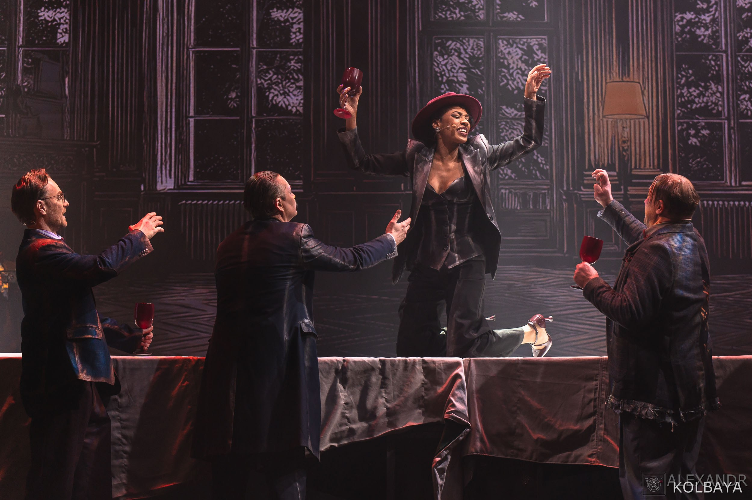 Фотографии со спектакля «Однажды в городе N». Концертный и театральный репортажный фотограф в Москве Александр Колбая