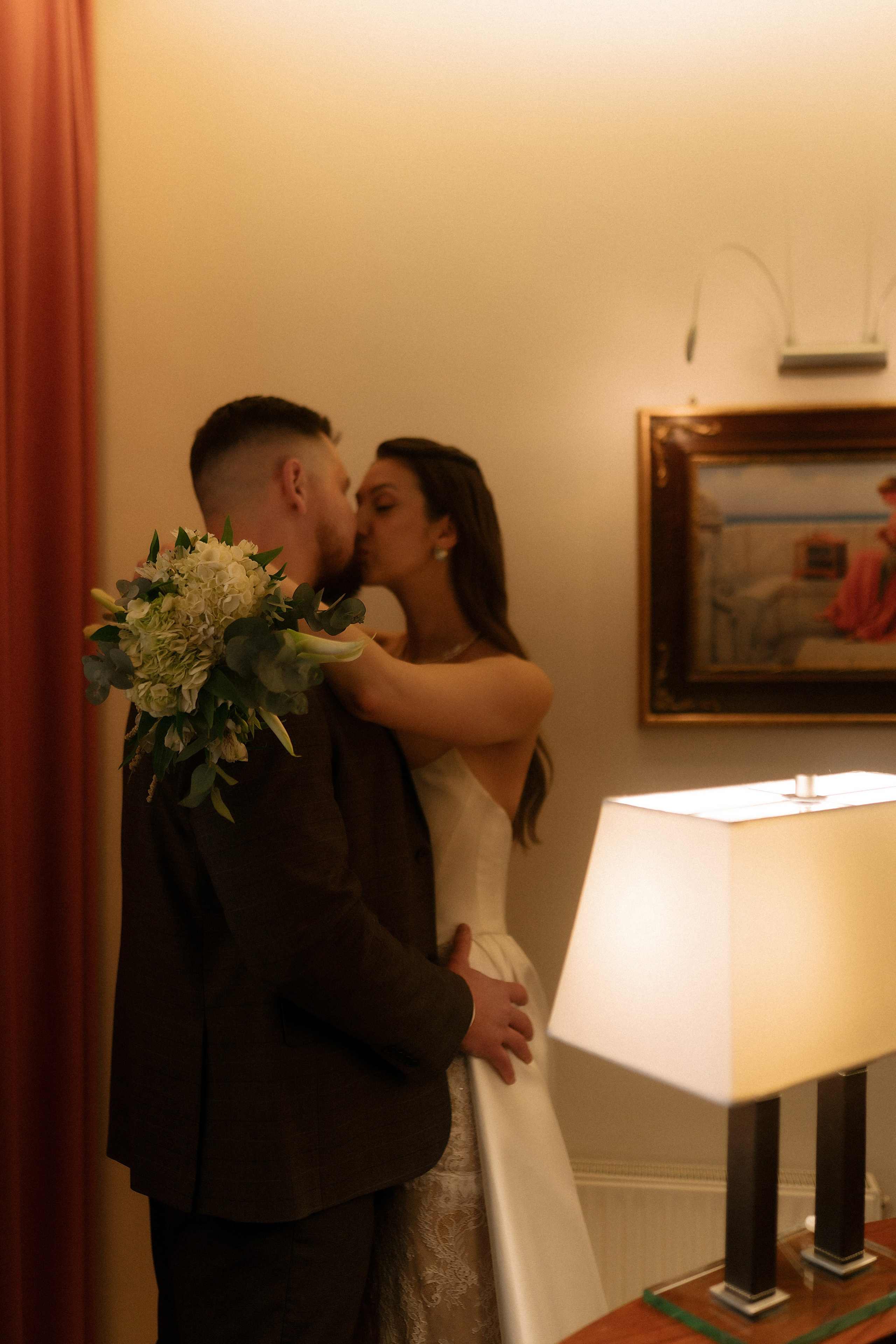 Утро жениха и невесты | Арина и Игорь в отеле Арт-бутик в Воронеже. Фотограф Карина Шмулёва. Воронеж и область