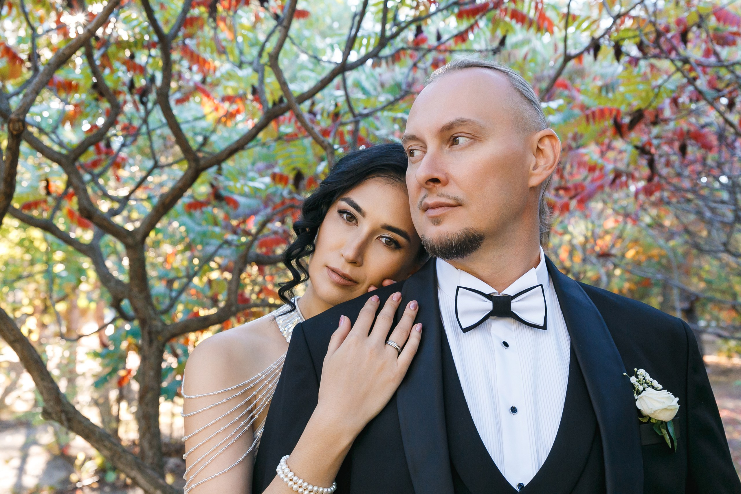 Ксения и Александр: поженились и погуляли в парке санатория Горная поляна. Событийный фотограф Максим Бескоровайновнов