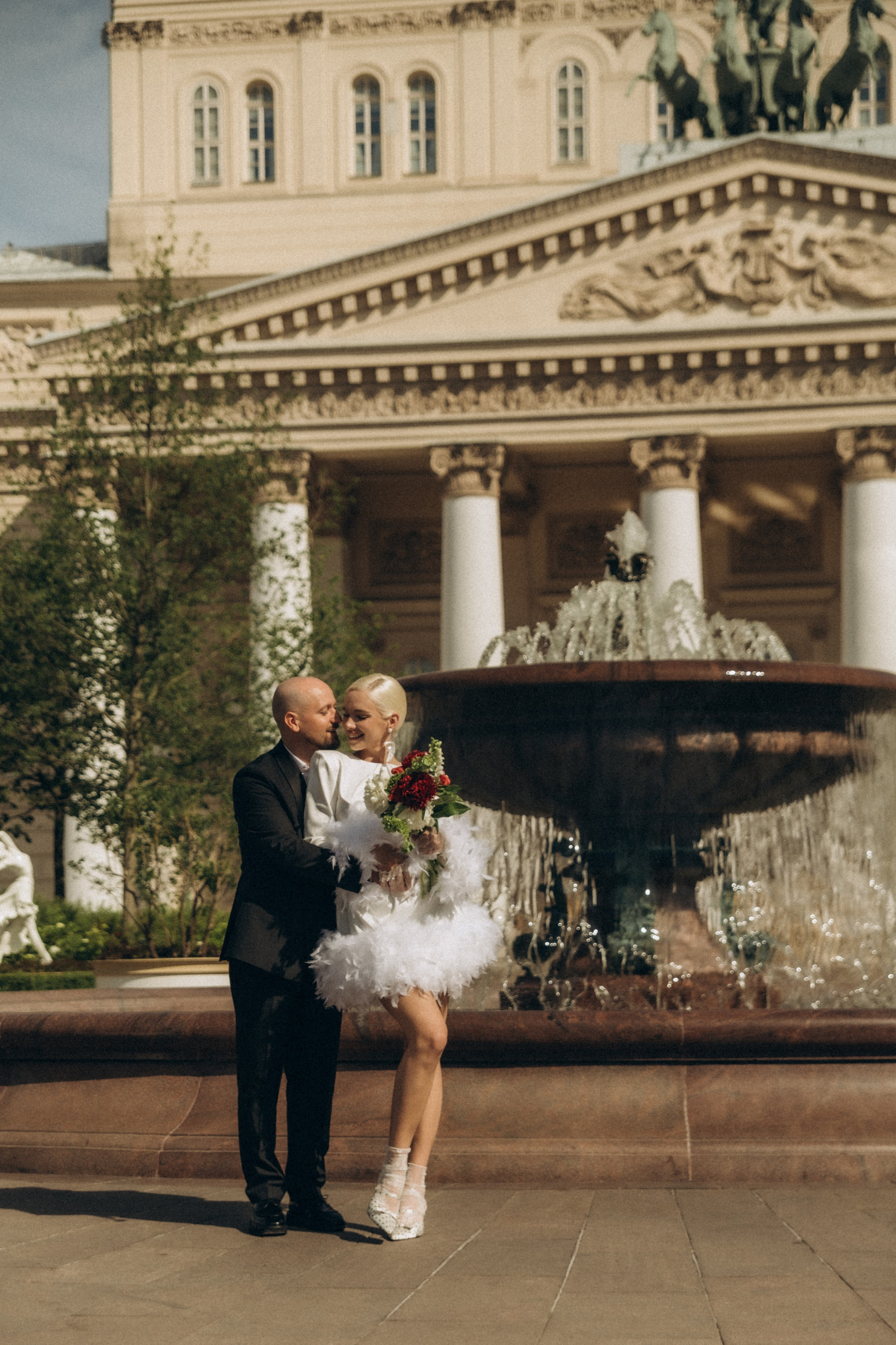 Прогулка у Большого театра. Гаврилова Настя семейный фотограф lifestyle в Москве