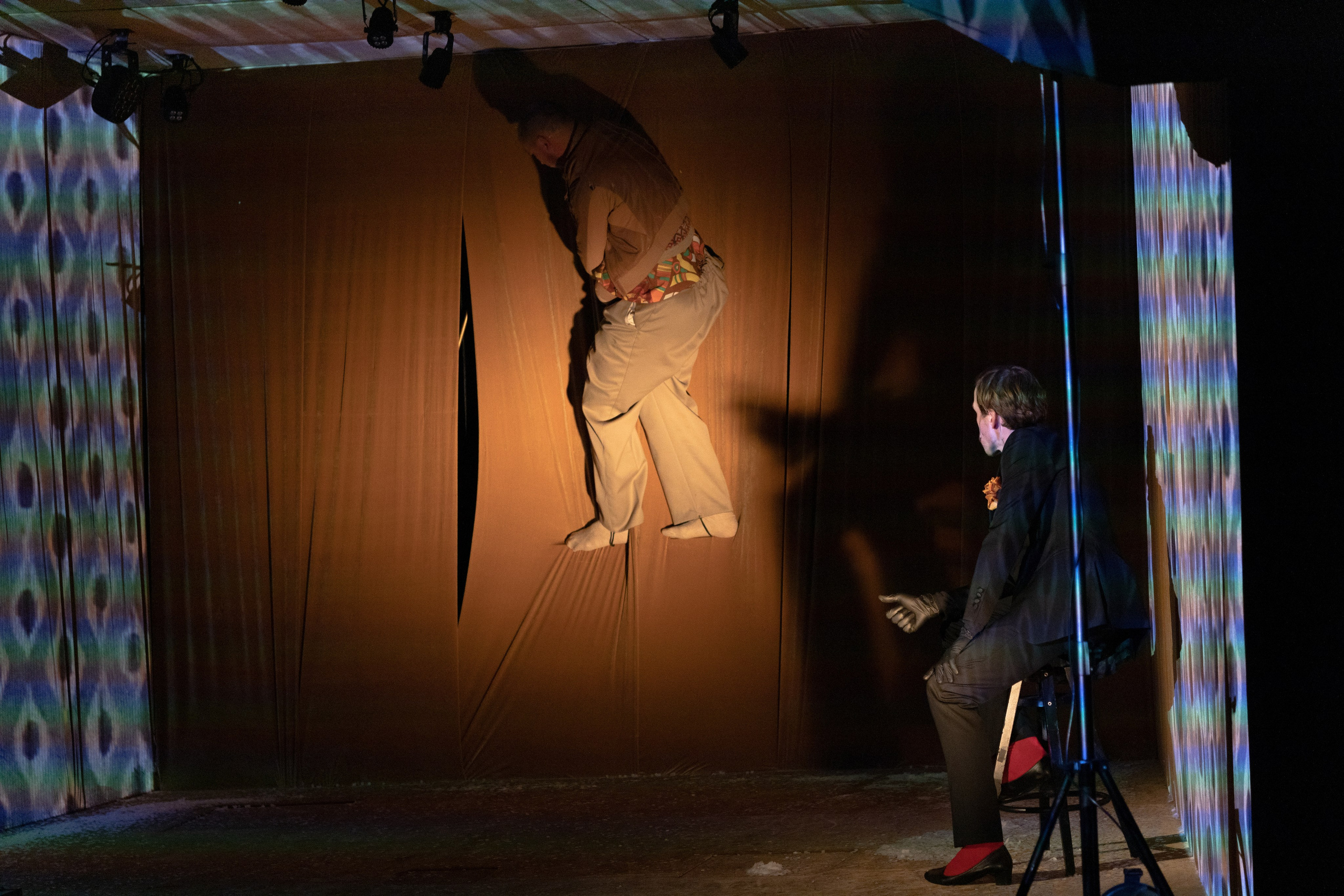 Петерс_Театр Старый дом_Новосибирск. Фотограф. г. Южно-Сахалинск. Олег Толстов