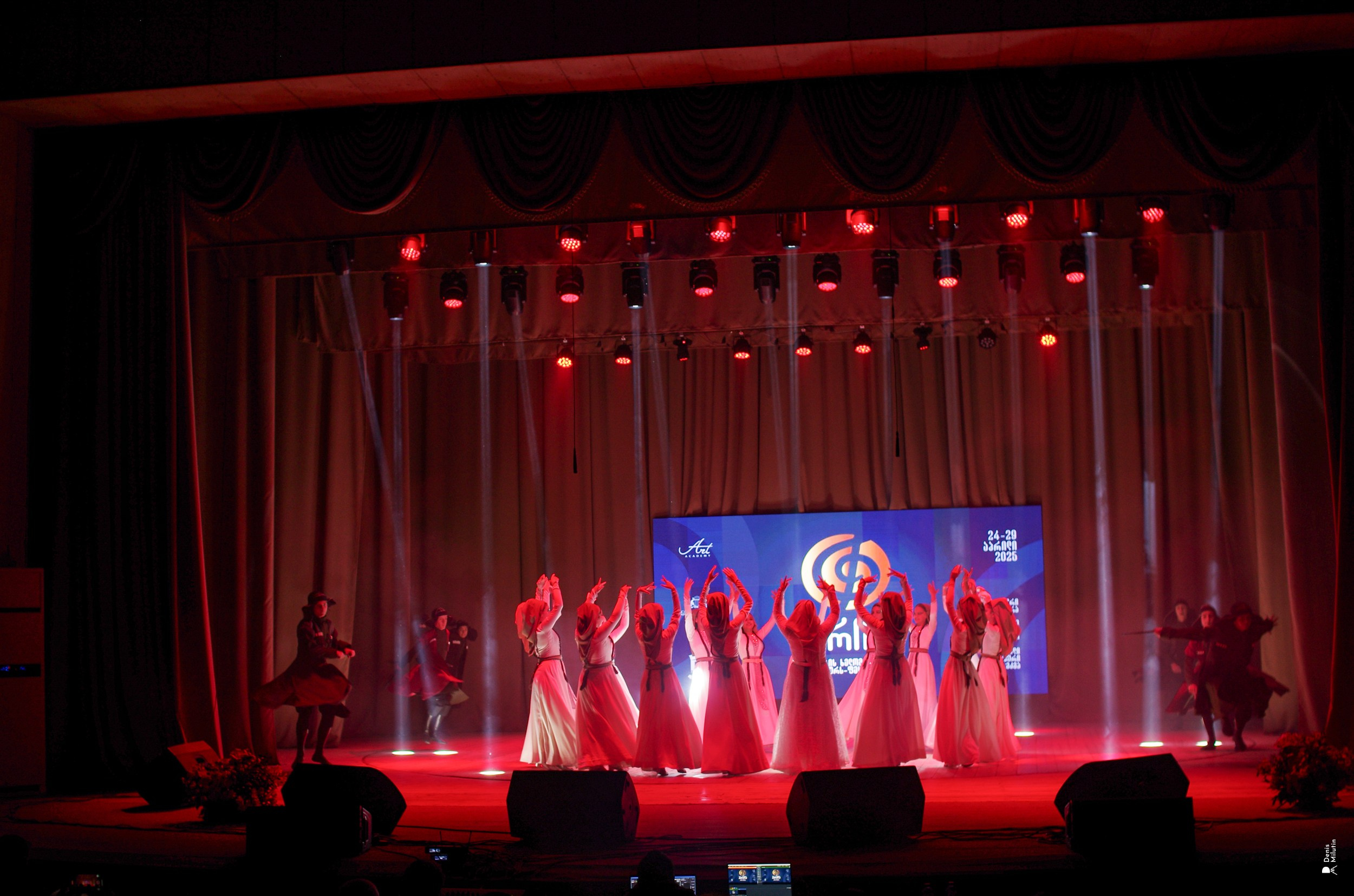 Танцы в Хоби. Портретный фотограф Денис Милютин