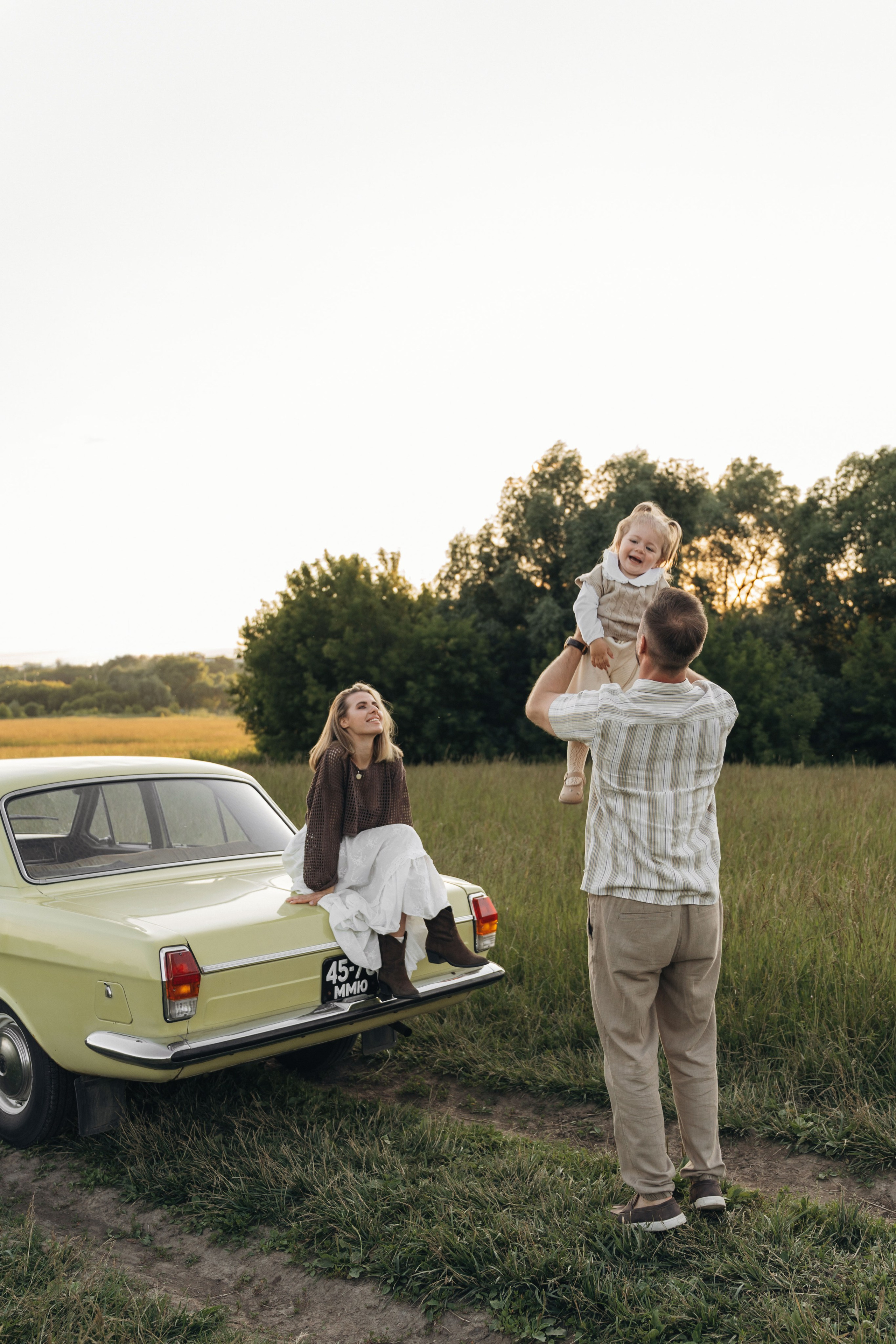 На машине загород. Ваш фотограф Вика Артемова