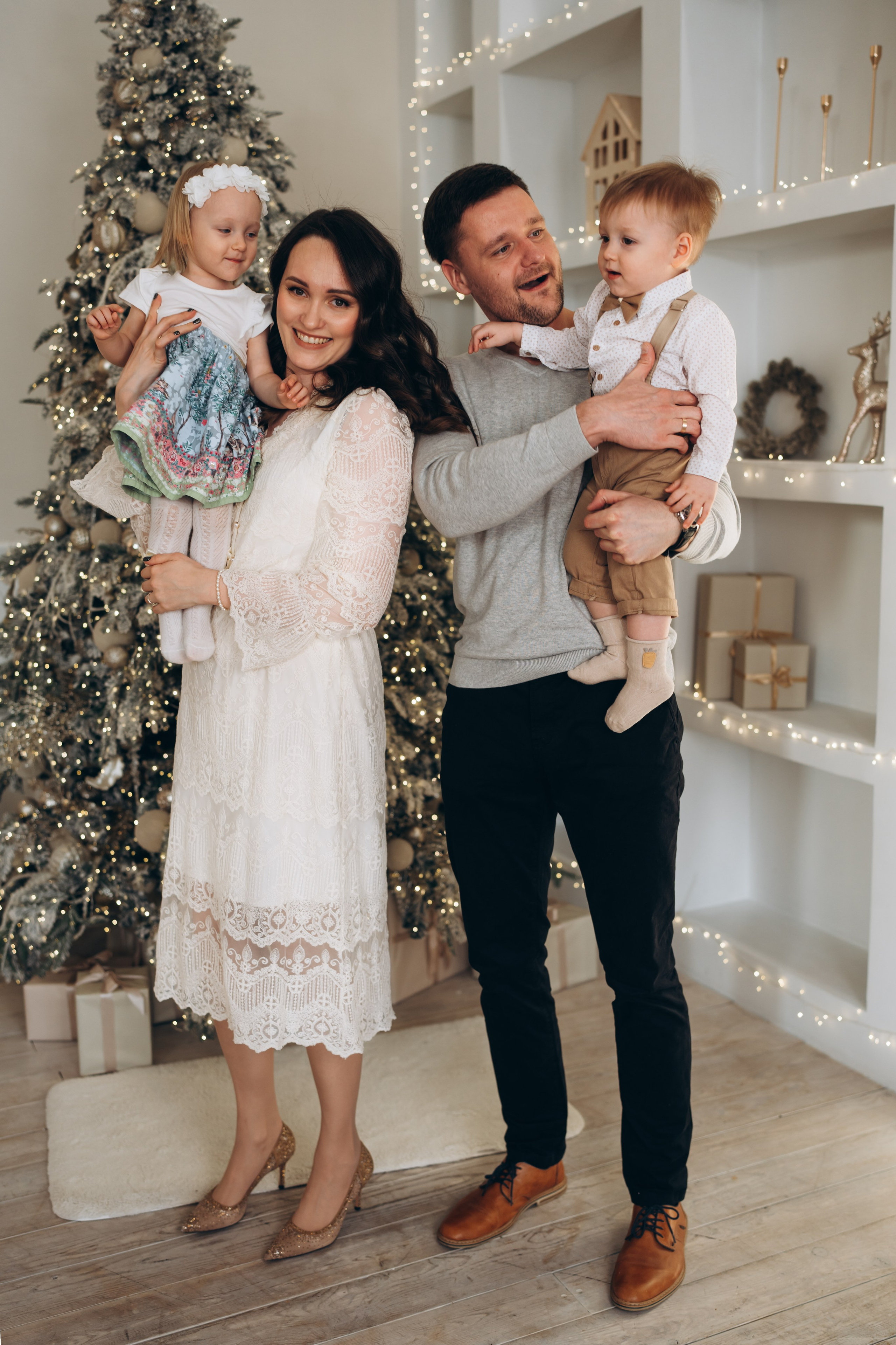 Андрей и Елена с двойняшками-непоседами. СВАДЕБНЫЙ ФОТОГРАФ КРАСНОЯРСК