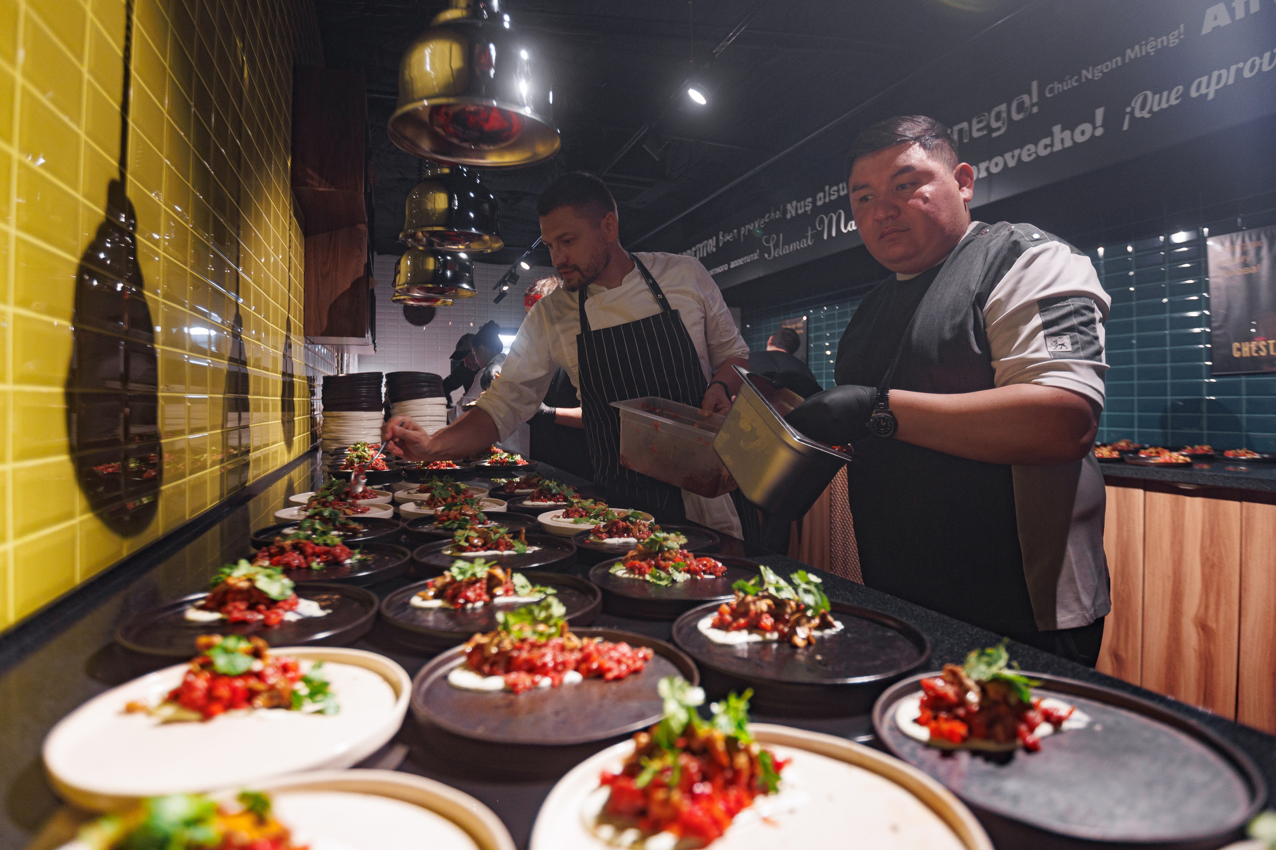 Фотографии с Гастроужина Честер Челябинск 5 ЛЕТ.5 ШЕФОВ