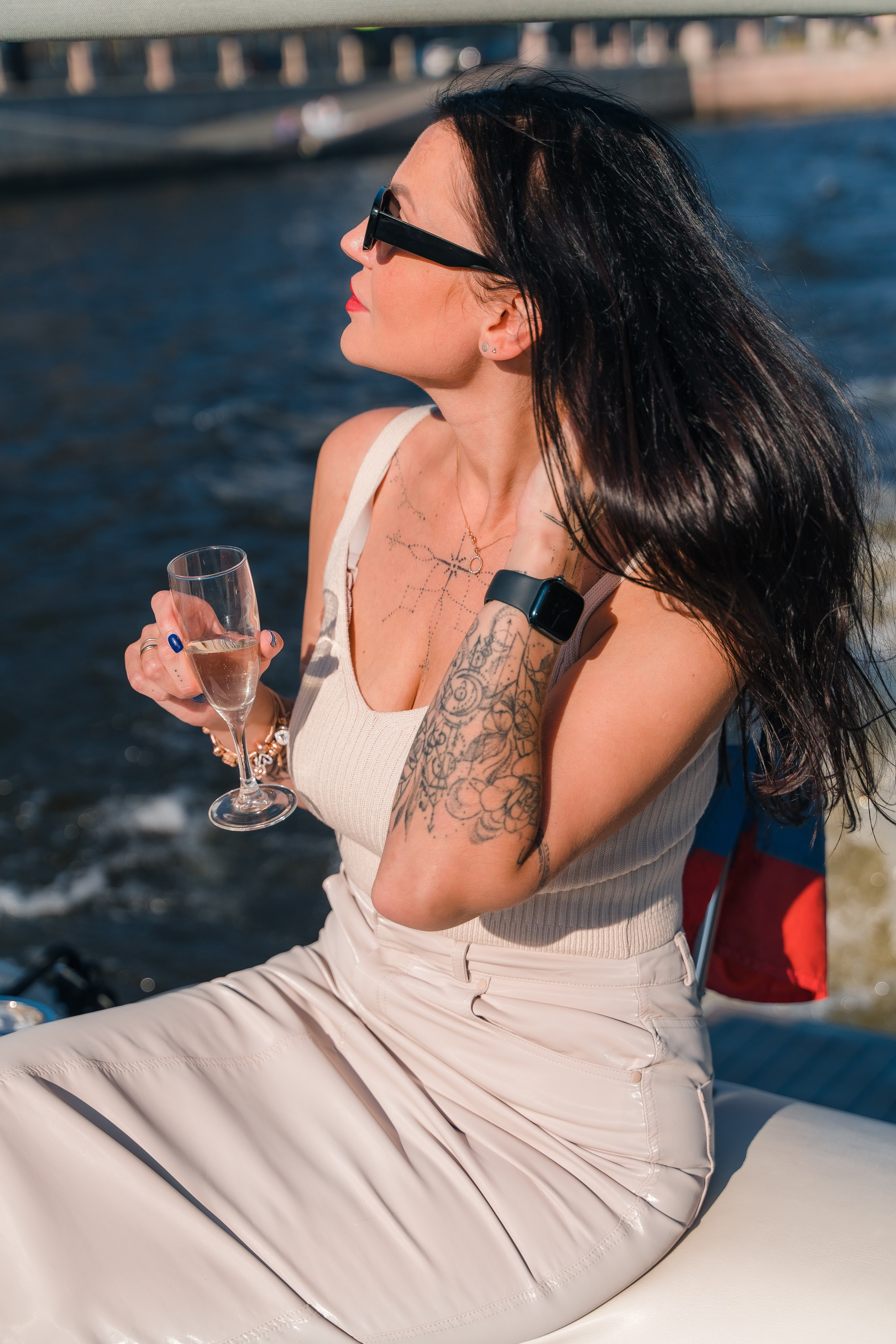 Фотосъемка девичника, встреча девушек, веселые женские портреты