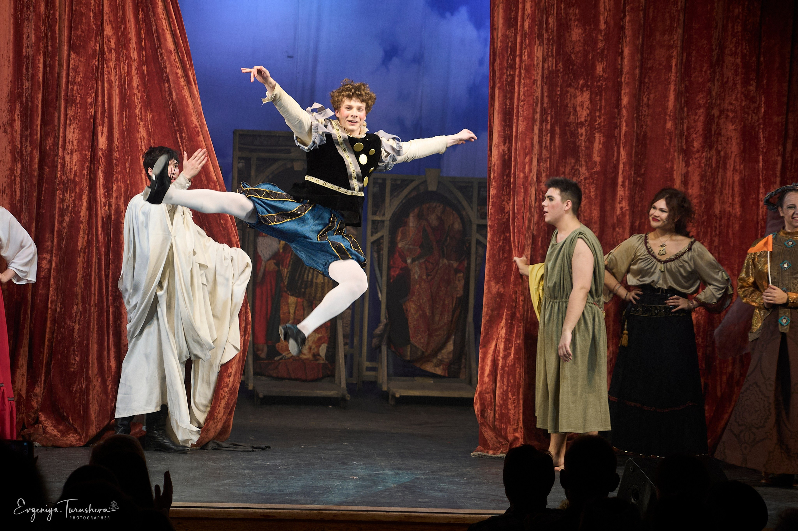 Дипломный спектакль «Пропуск в рай». Фотограф Евгения Турушева