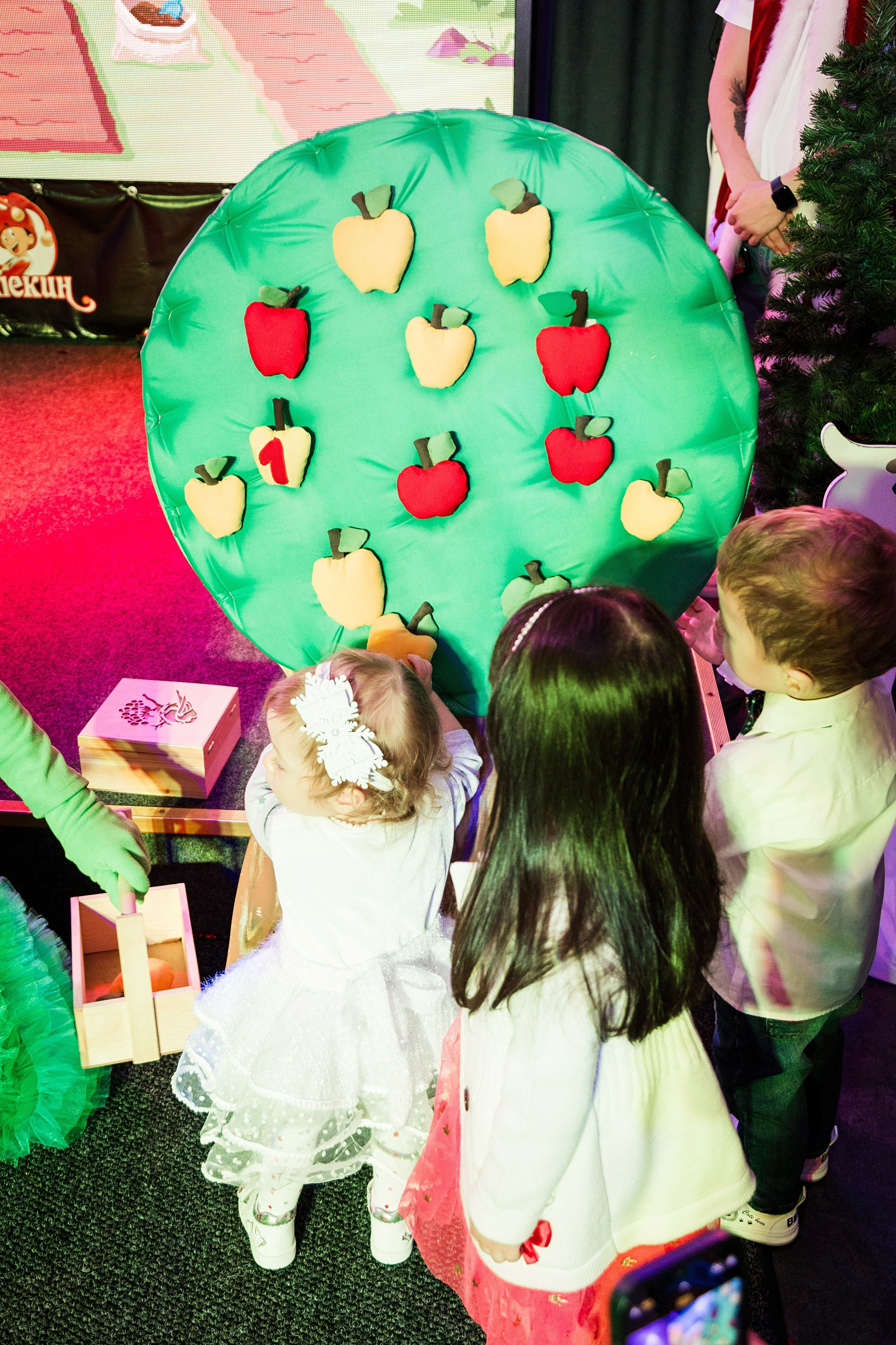 Новогодние утренники. Детский фотограф видеограф в Хабаровске Михаил Орлов