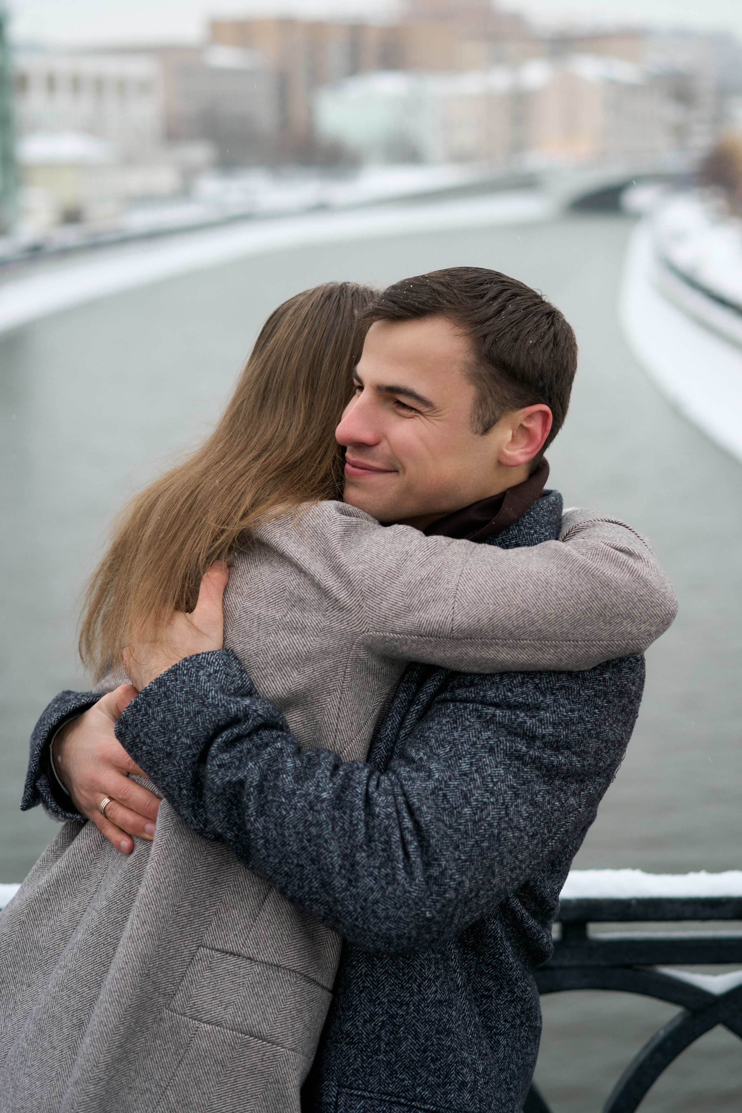 Любовь начинается с поцелуя. Minflo Photographer