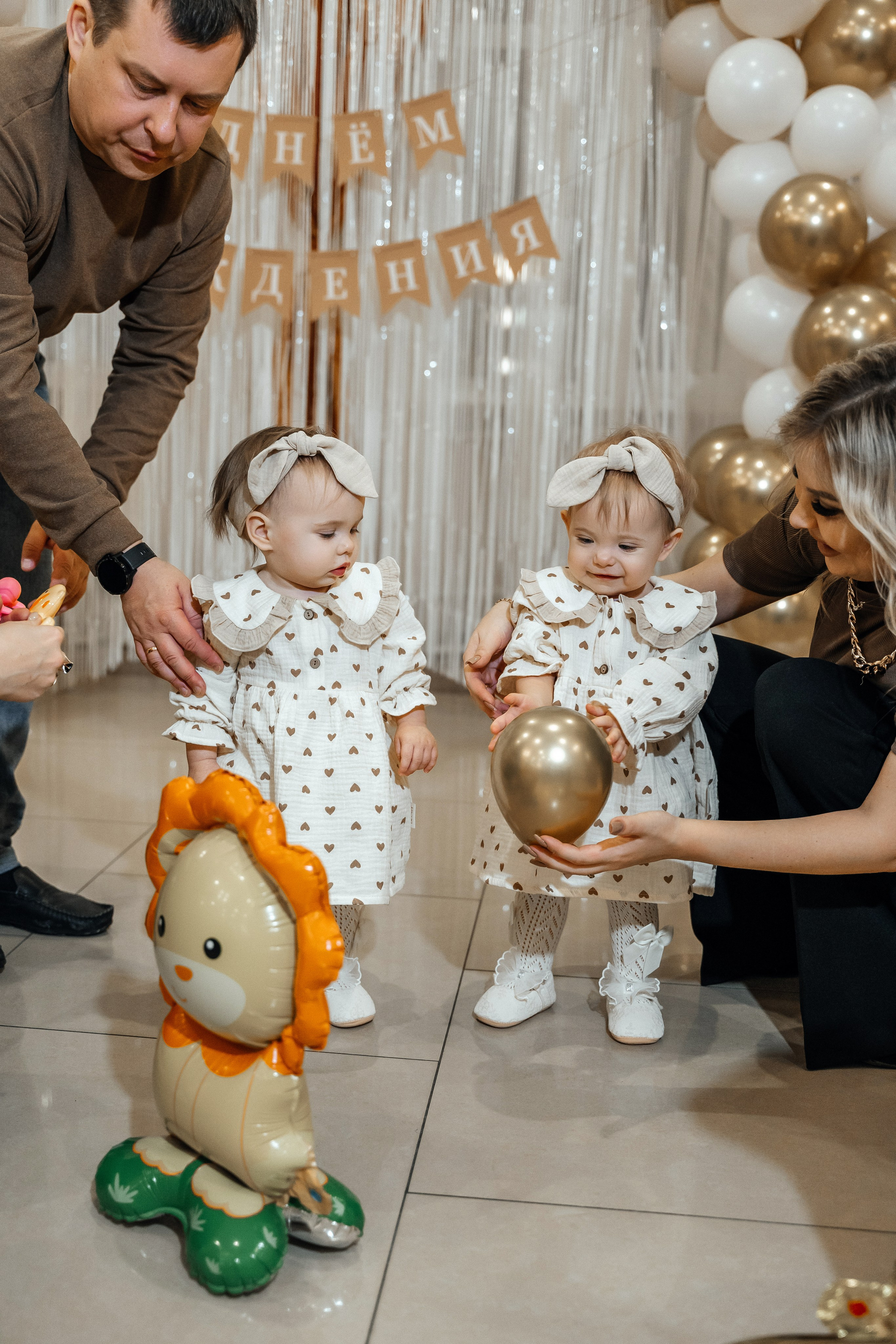 Александра и Виктория 1 годик. Семейный фотограф в Белгороде Амелина Алина