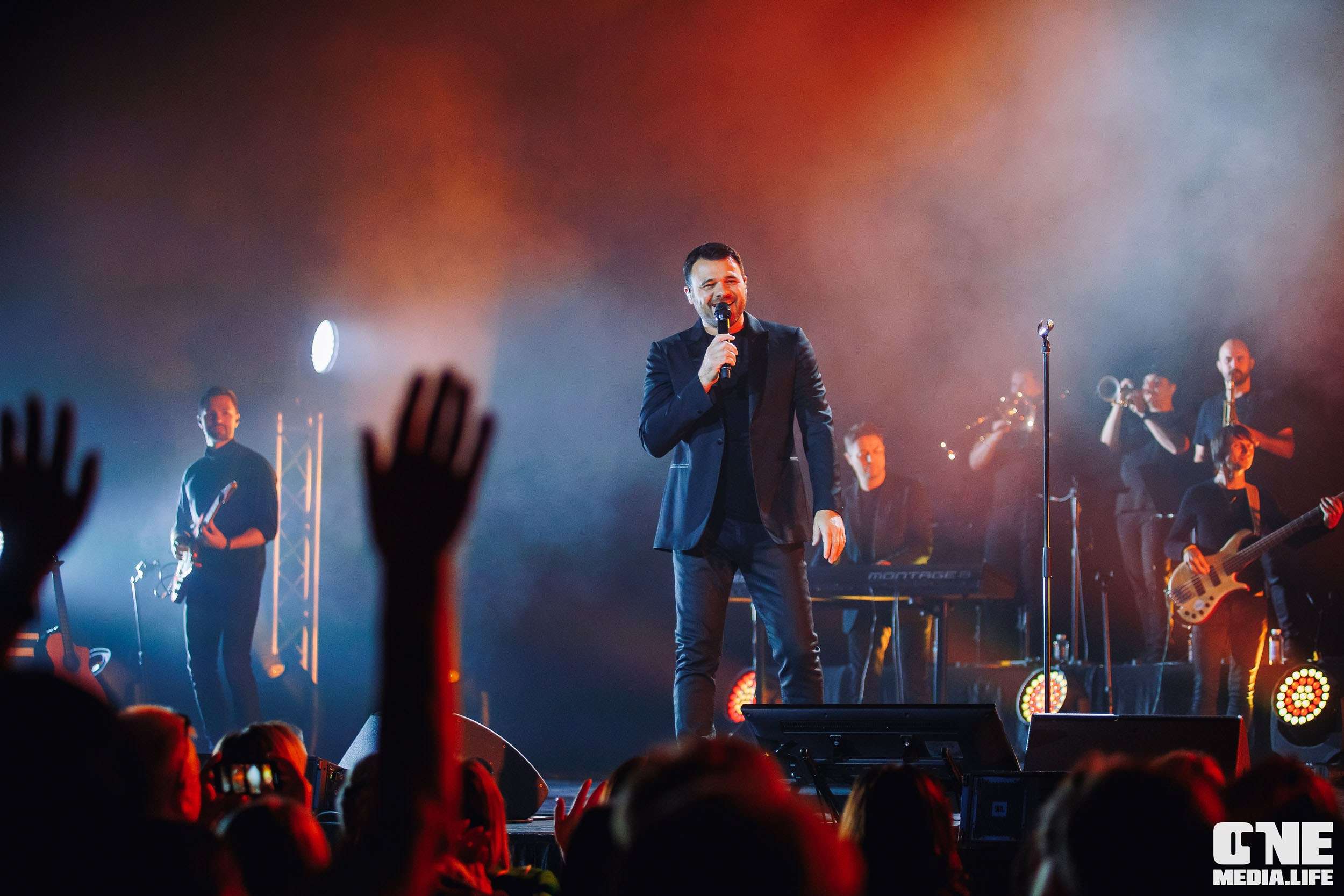 Фоторепортаж с концерта Эмина в Янтарь Холле. One Media Life: фоторепортажи, фотоотчеты с мероприятий и заведений
