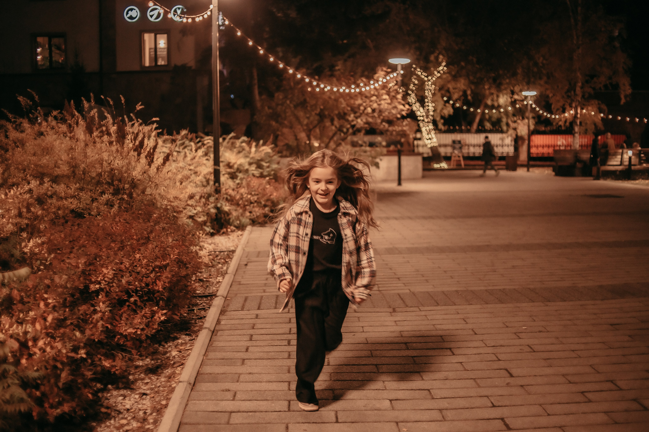 Ирина, Яна, Лера. Вечерняя прогулка. Фотограф Регина Крикунова г. Красноярск