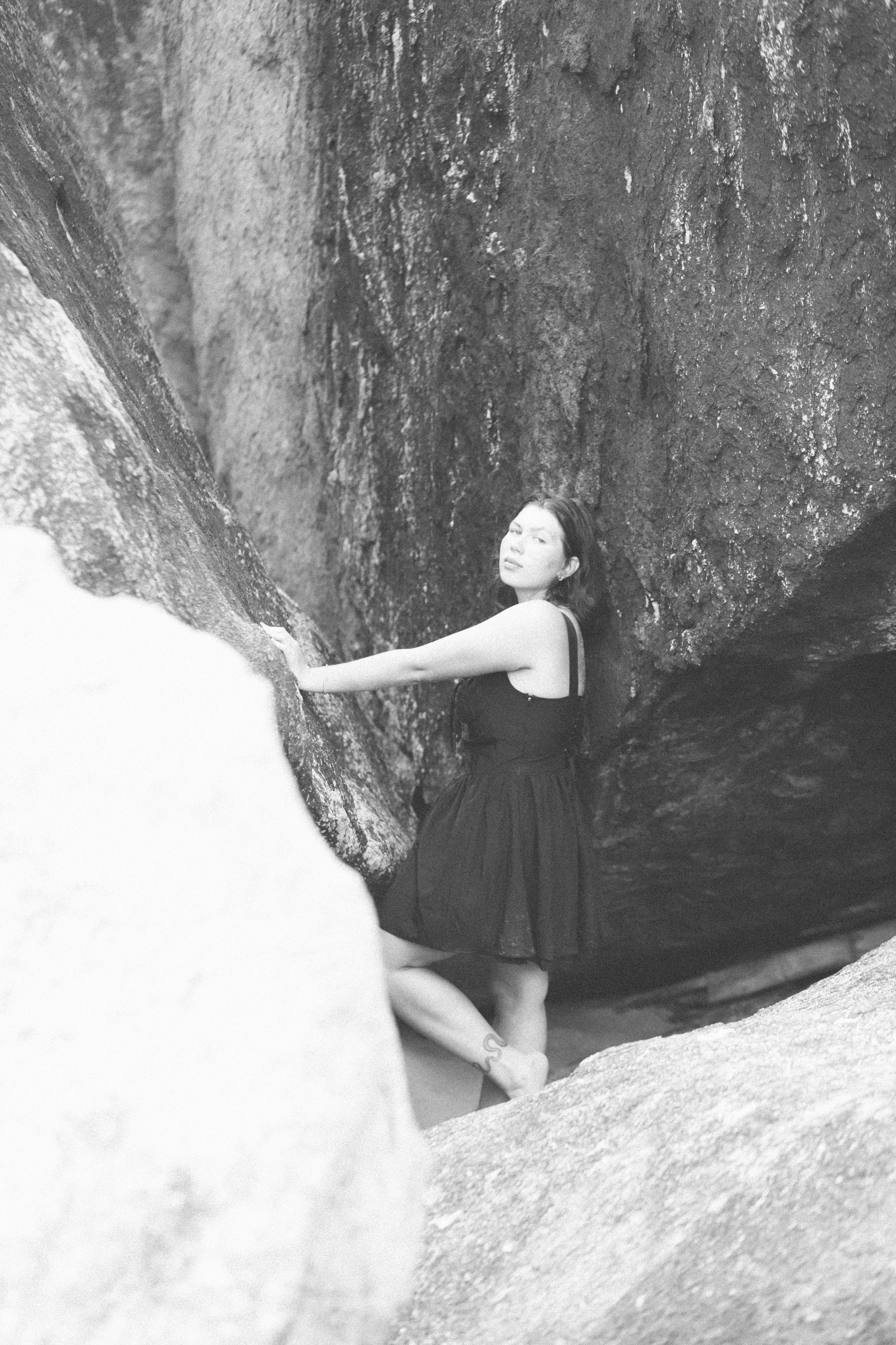 Фотосессия в Хиккадуве: романтичные кадры среди камней и волн. Фотограф на Шри-Ланке