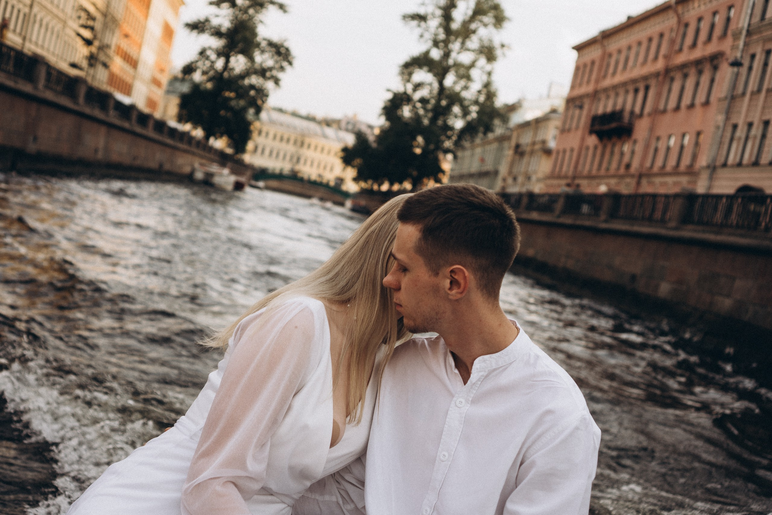 СВАДЕНБНАЯ СЬЕМКА НА КАТЕРЕ ПО КАНАЛАМ САНКТ-ПЕТЕРБУРГА И В АКВАТОРИИ НЕВЫ. Профессиональный фотограф, Санкт-Петербург — Виктория Богомолова