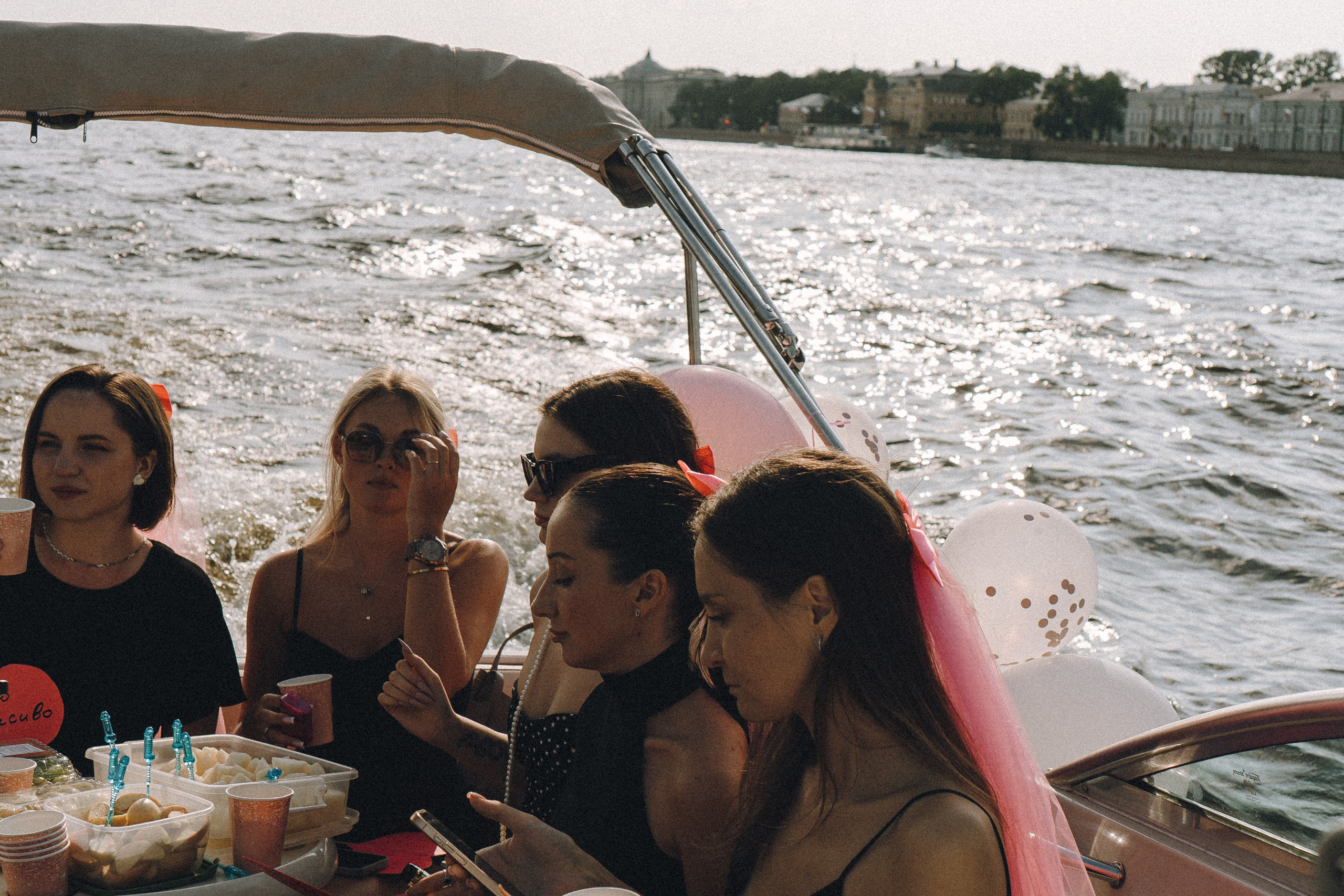 ДЕВИЧНИК НА КАТЕРЕ. Профессиональный фотограф, Санкт-Петербург — Виктория Богомолова