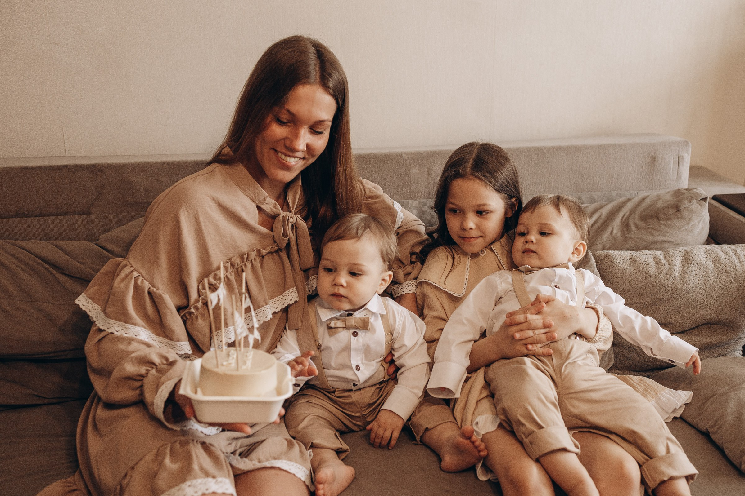 Первый тортик близнецов. Семейный Фотограф в Москве Евгения Симоненко