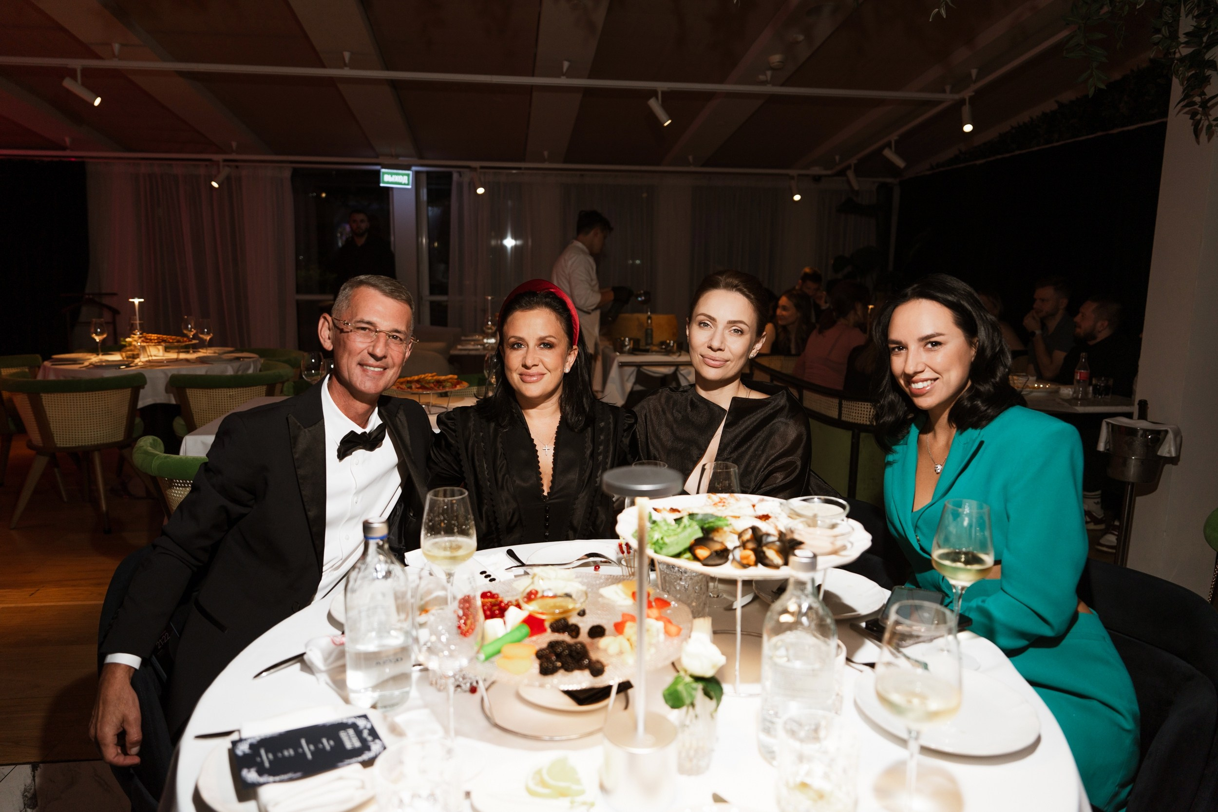 12 сентября (пятница) Премьера шоу-программы «Русские сезоны». BENUAR Restaurant