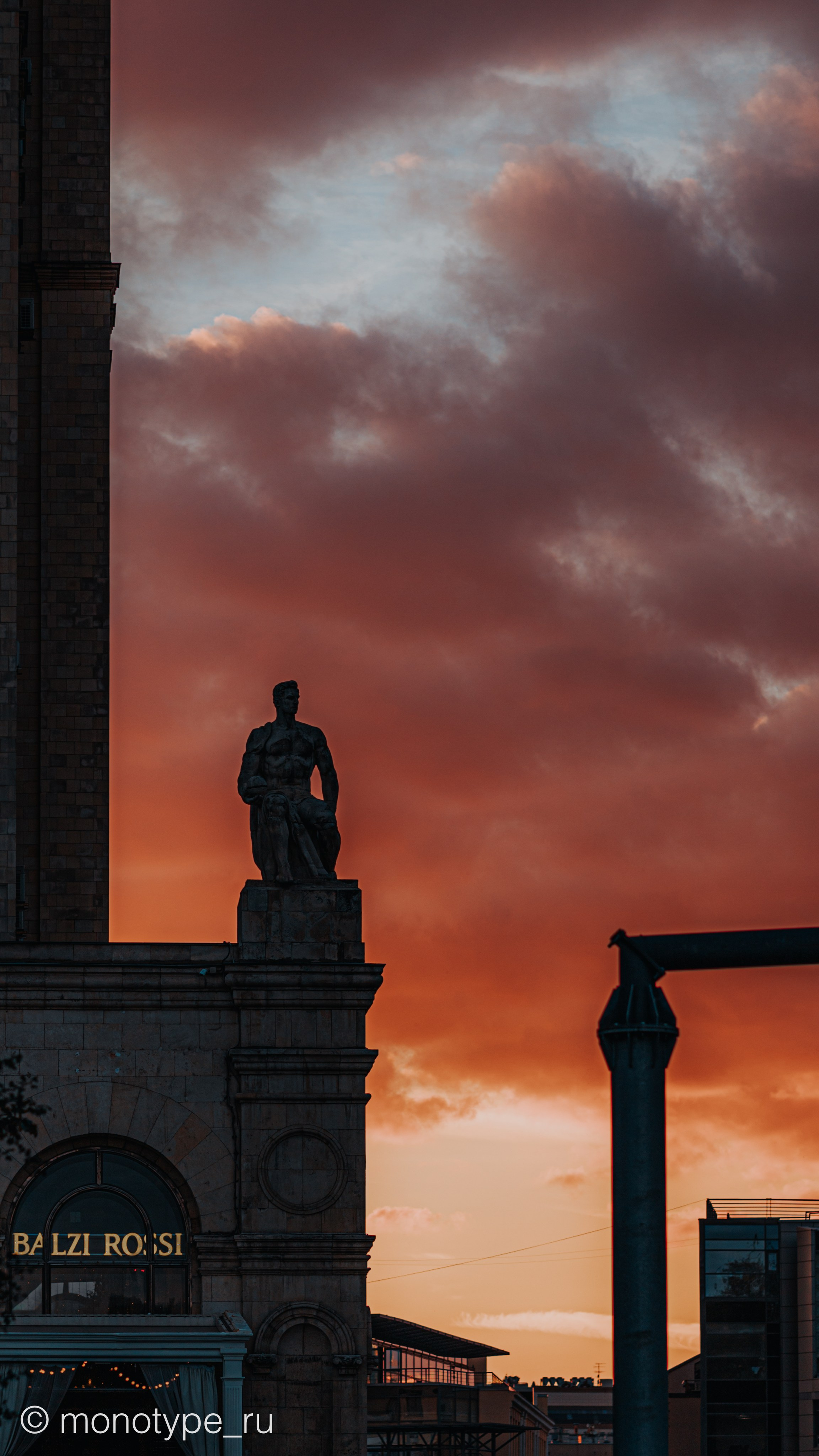 ST. BARRICADE. MOSCOW / БАРРИКАДНАЯ. МОСКВА