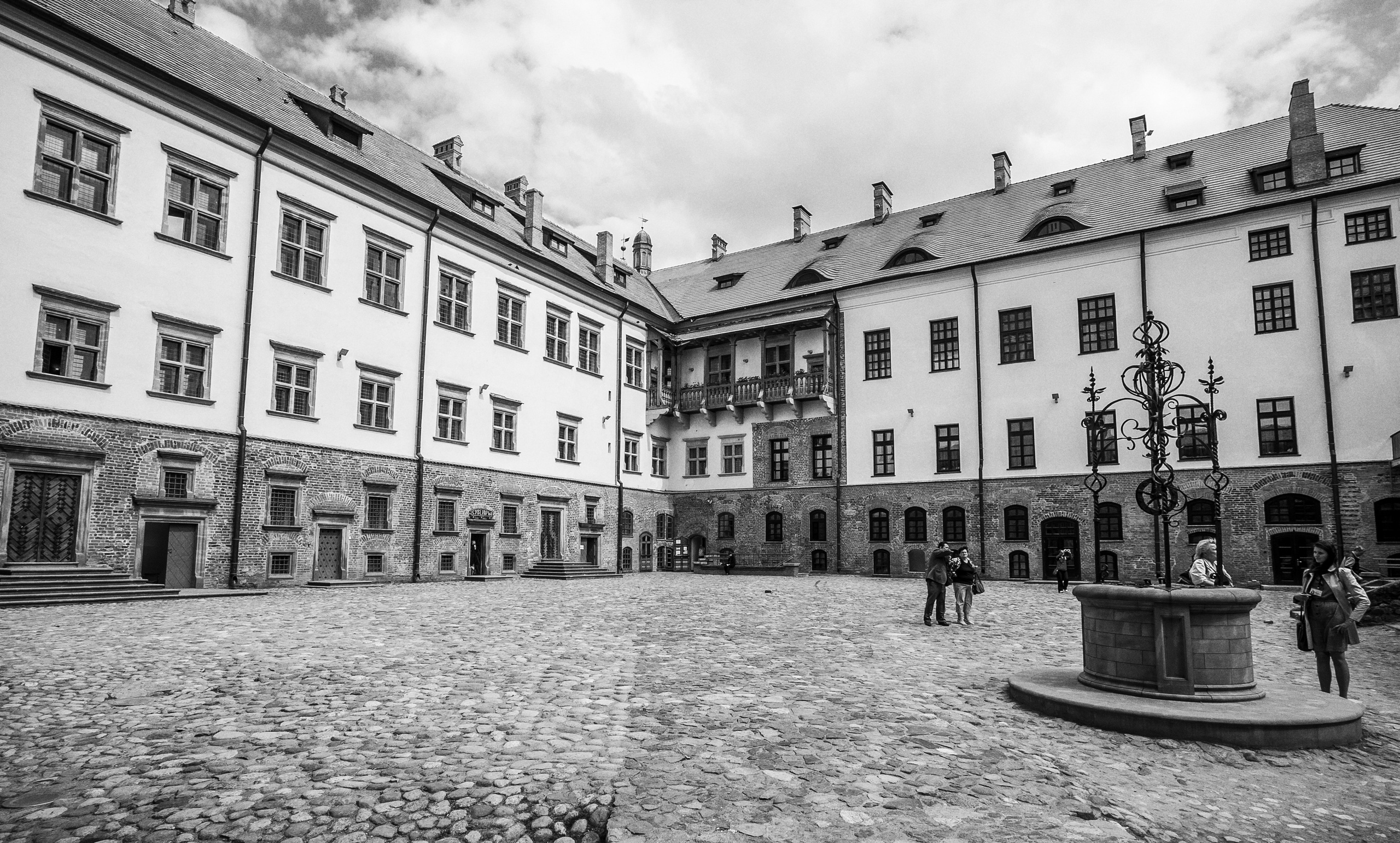 Мирский замок 2013. Фотограф Антон Швец — Монохромная реальность