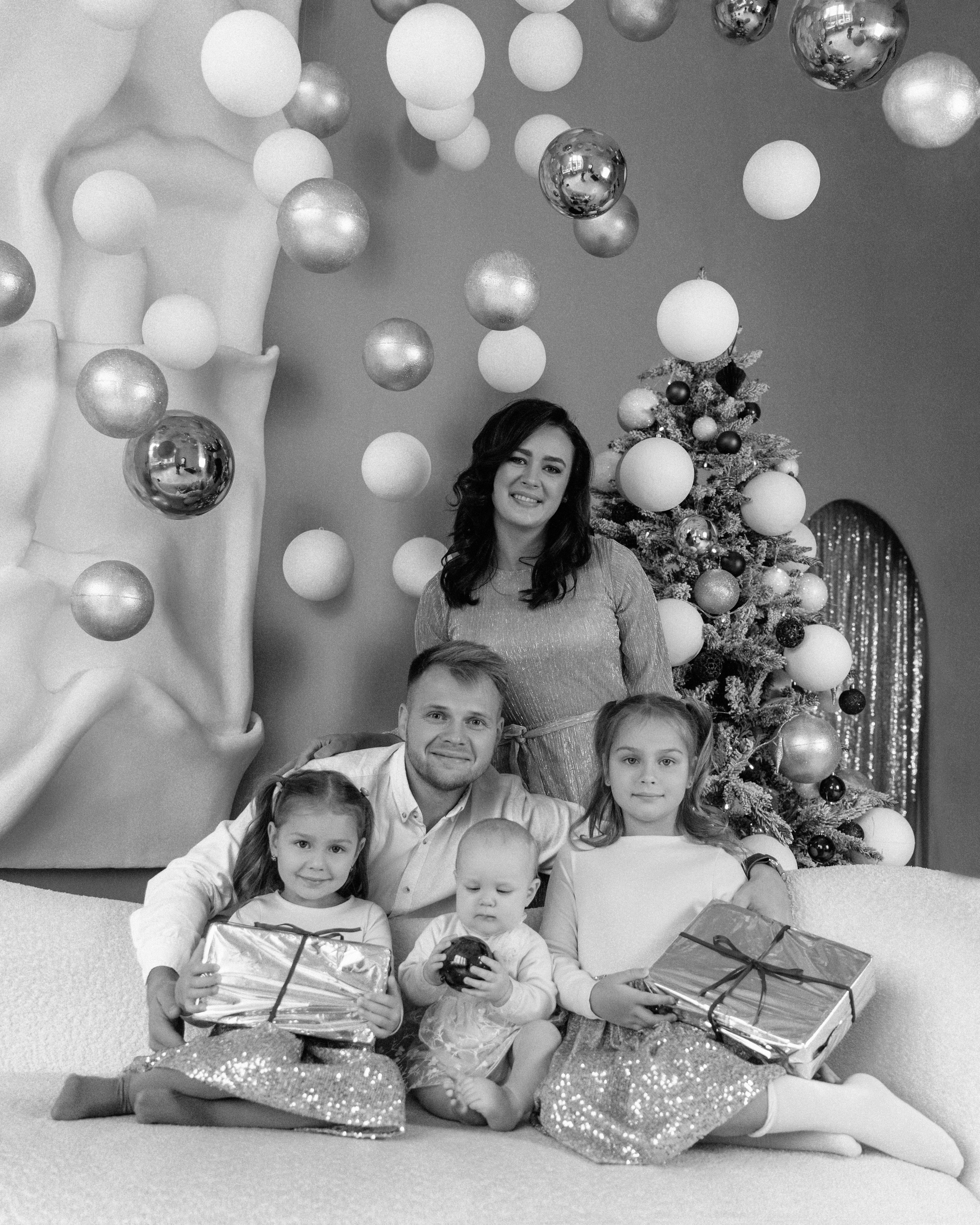 Новогоднее волшебство большой дружной семьи. Ваш семейный фотограф в Минске — Вика Трегубова