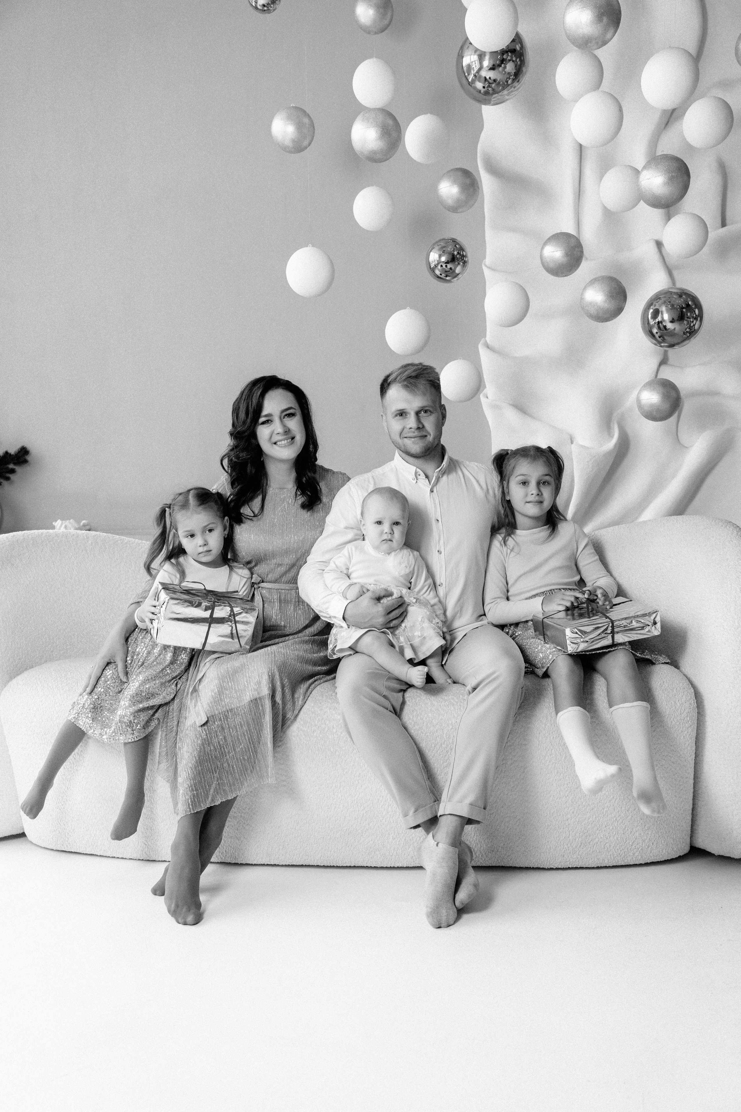 Новогоднее волшебство большой дружной семьи. Ваш семейный фотограф в Минске — Вика Трегубова