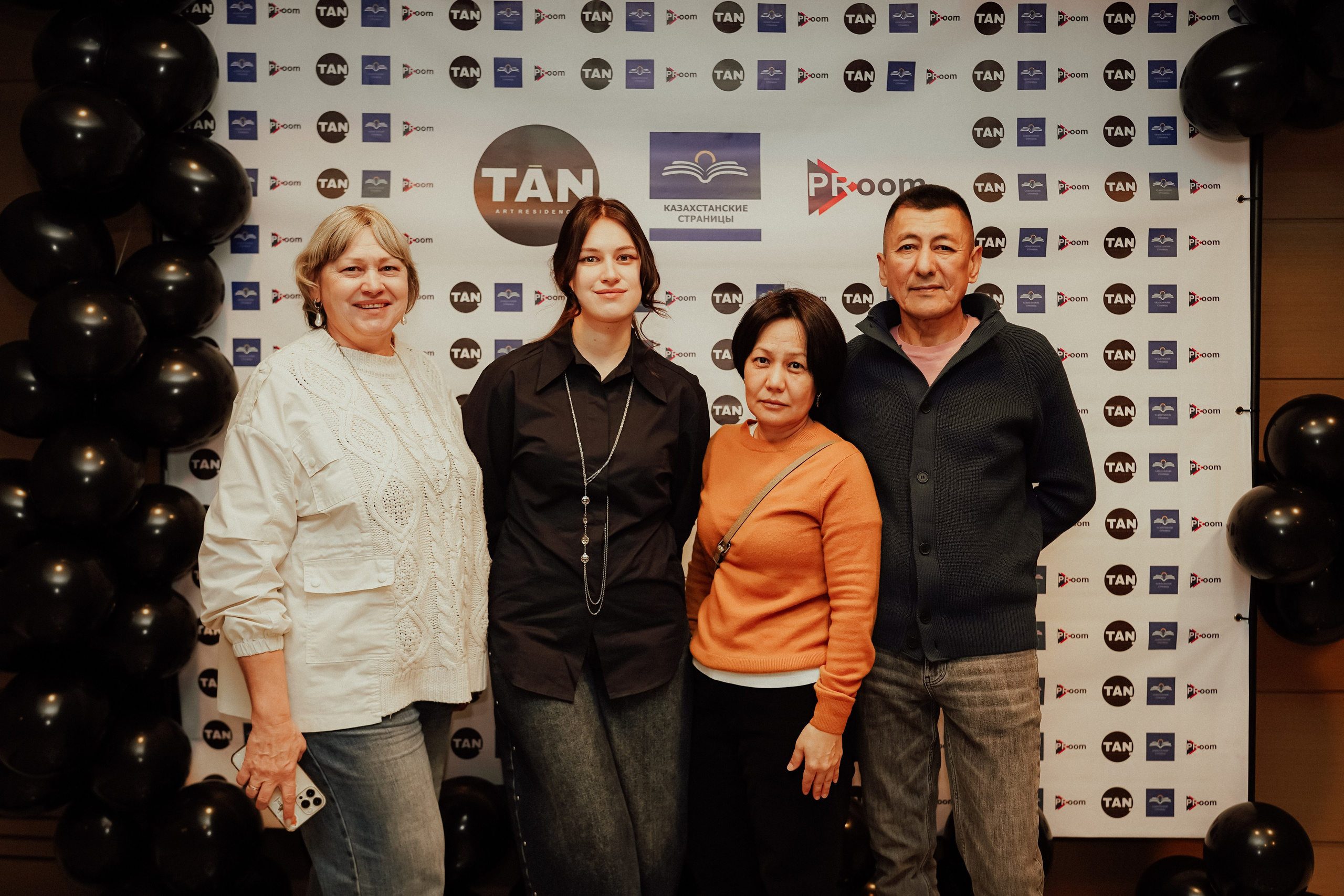 Казахстанские страницы (презентация книг). Крис Богомазова