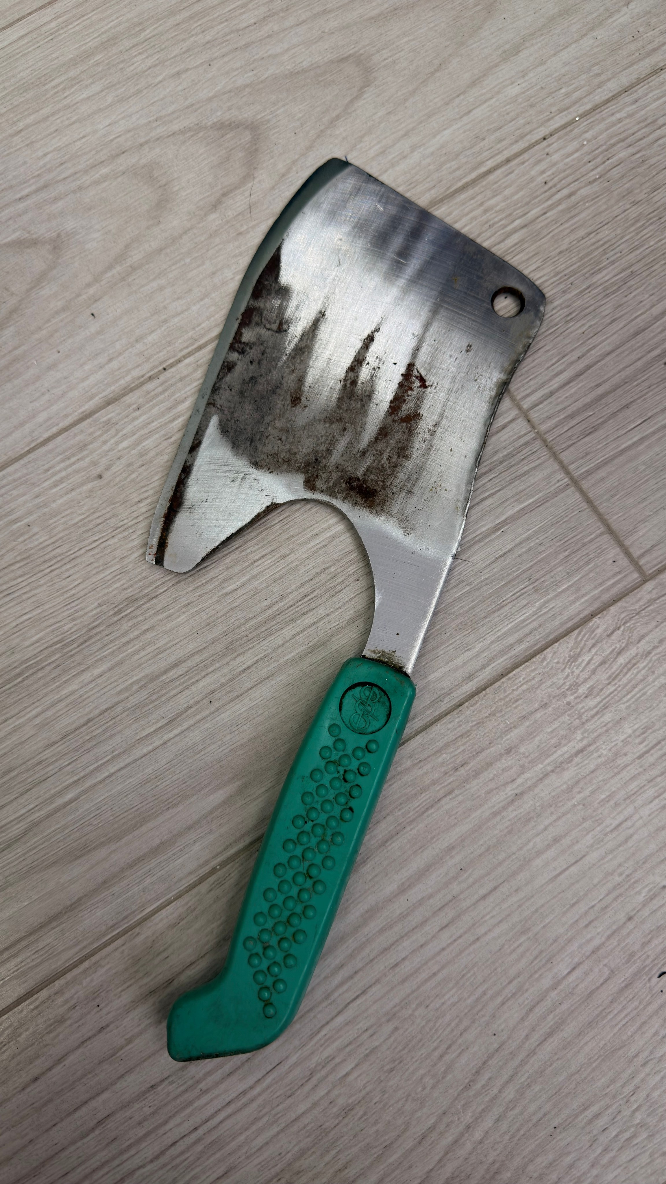 Оружейная в аренду. Аренда костюмов, платьев и реквизита для фотосессий на Камчатке