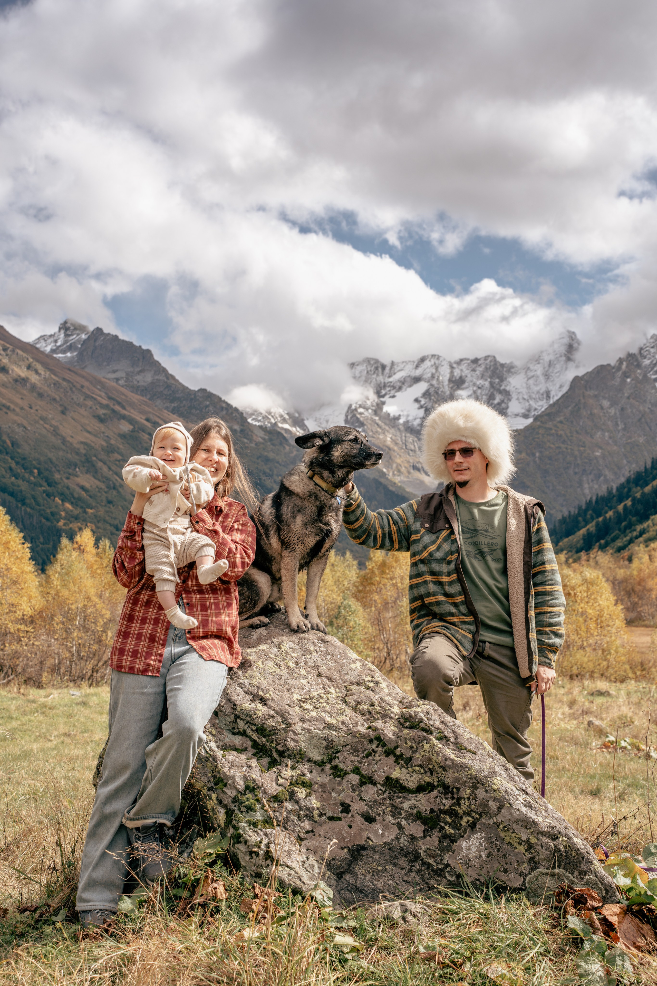 Семейная фотосессия в Домбае. Фотограф КМВ|ГОРЫ Пятигорск Железноводск Ессентуки Кисловодск Домбай Архыз Эльбрус