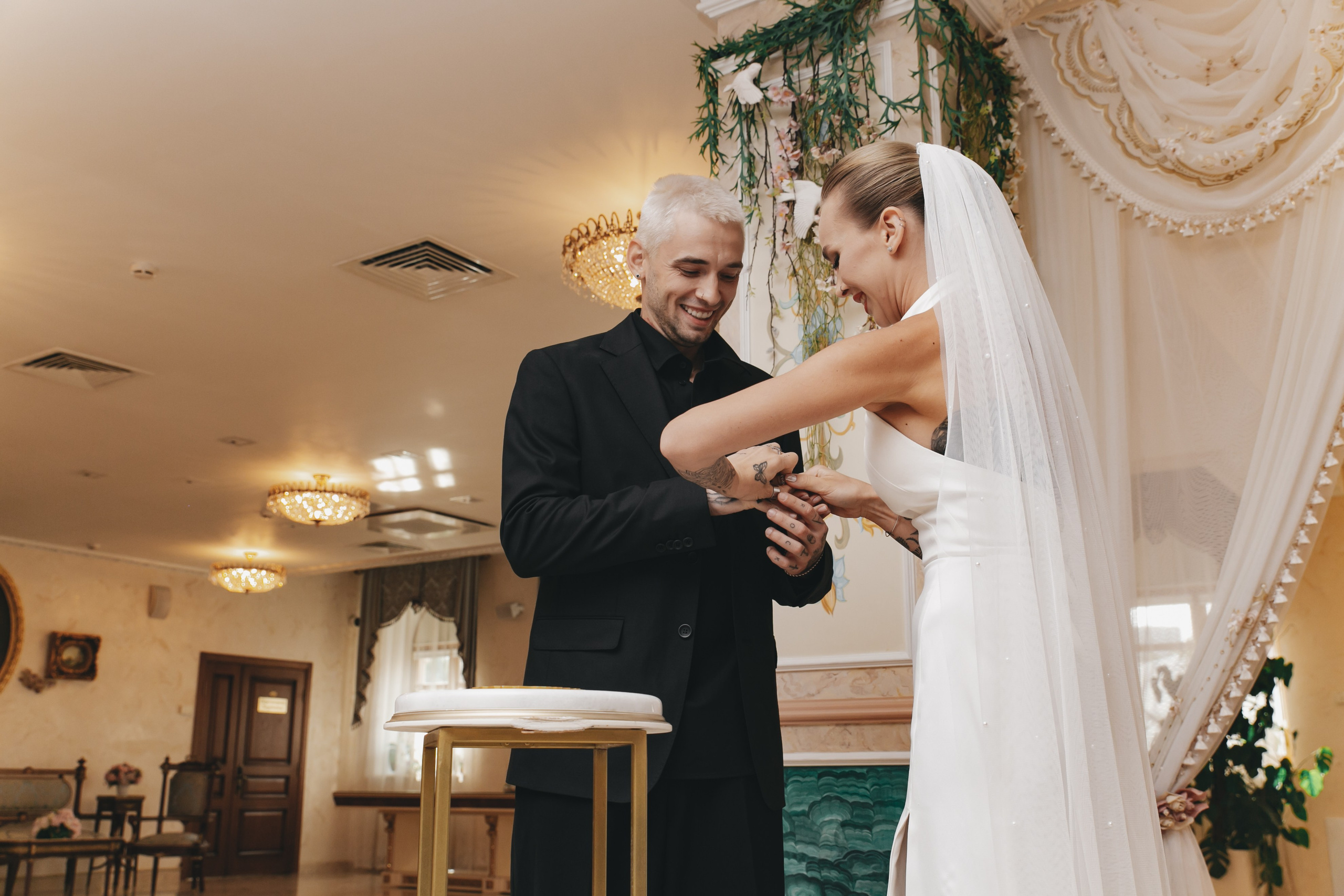 Свадебная съёмка Игорь и Василиса, регистрация гостиница Покровская, Таганский ЗАГС, прогулка ул. Таганская. Фотограф и свадебный фотограф в Москве