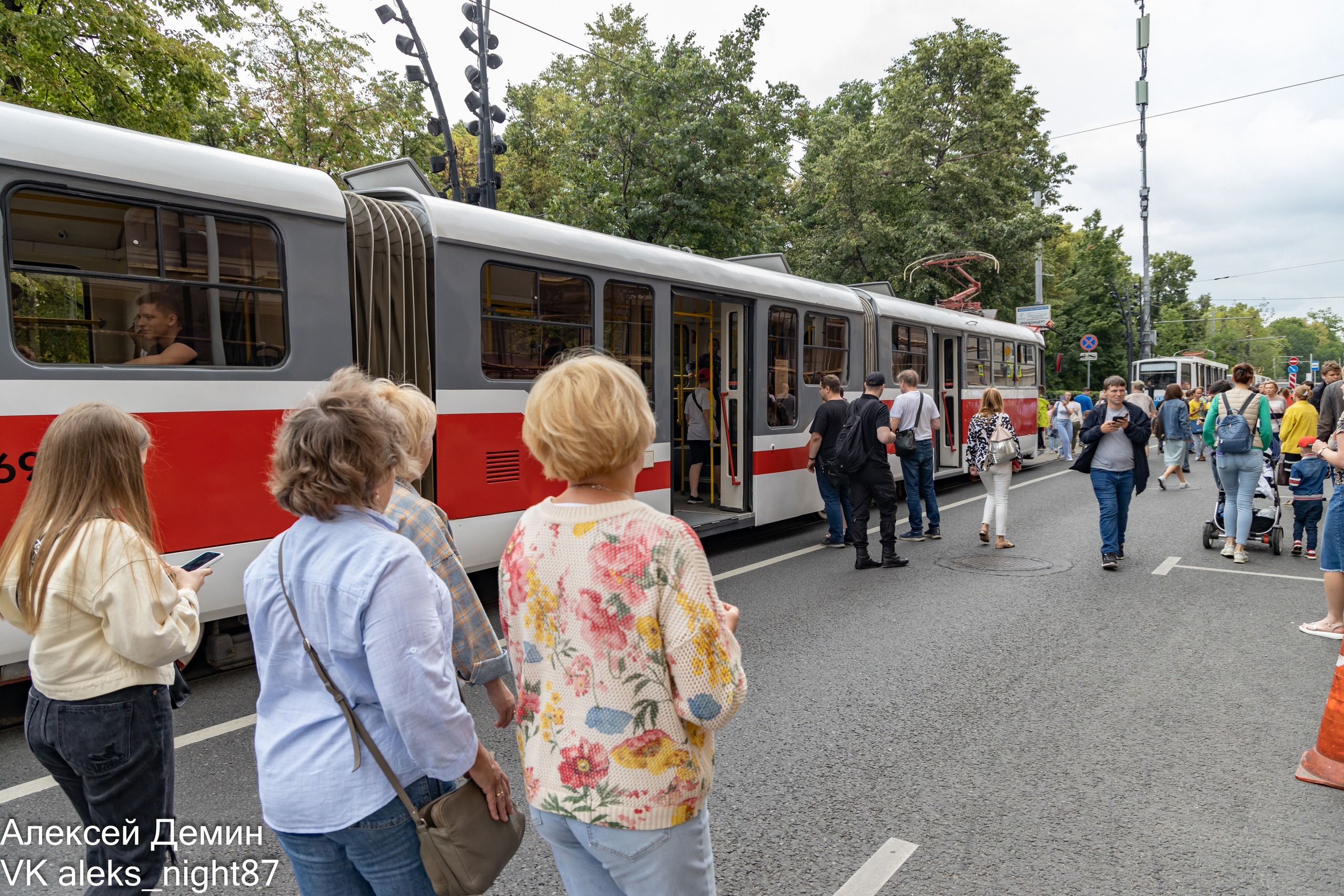 Ретро парад трамваем Москва 2023. Репортажный, семейный и студийный фотограф в Москве Демин Алексей