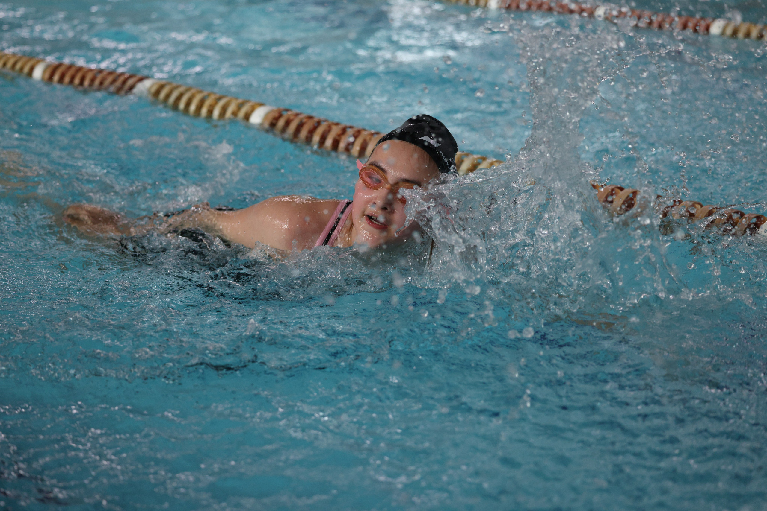 Веселый дельфин. Плавание. Дети 8-9 лет. Фотограф Александр Заломаев