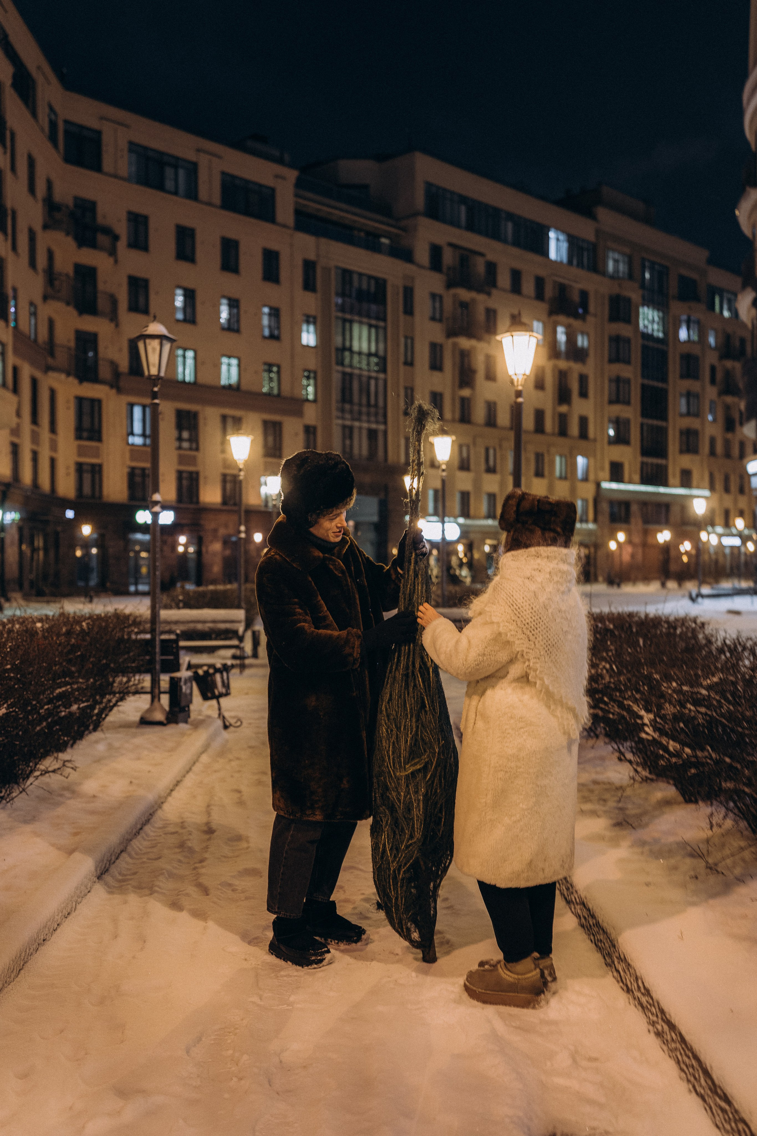 НОВОГОДНЯЯ ПРОГУЛКА ПАРЫ ПО ЧЕРНЫШЕВСКОЙ ПЕРЕД НОВЫМ ГОДОМ. Профессиональный фотограф, Санкт-Петербург — Виктория Богомолова