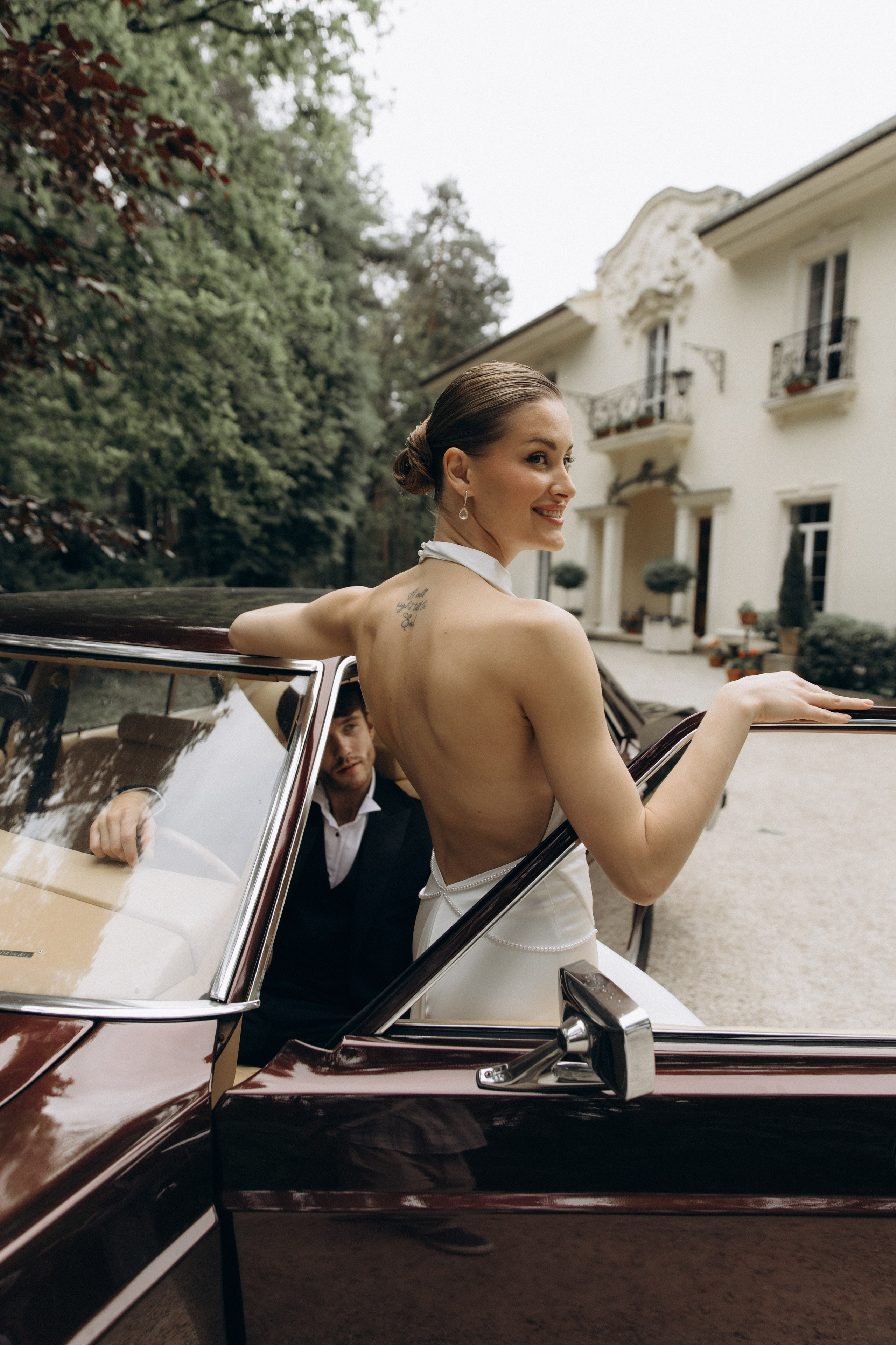 Свадебная фотосессия с ретро-автомобилем. Свадебный фотограф Москва Павел Фетисов